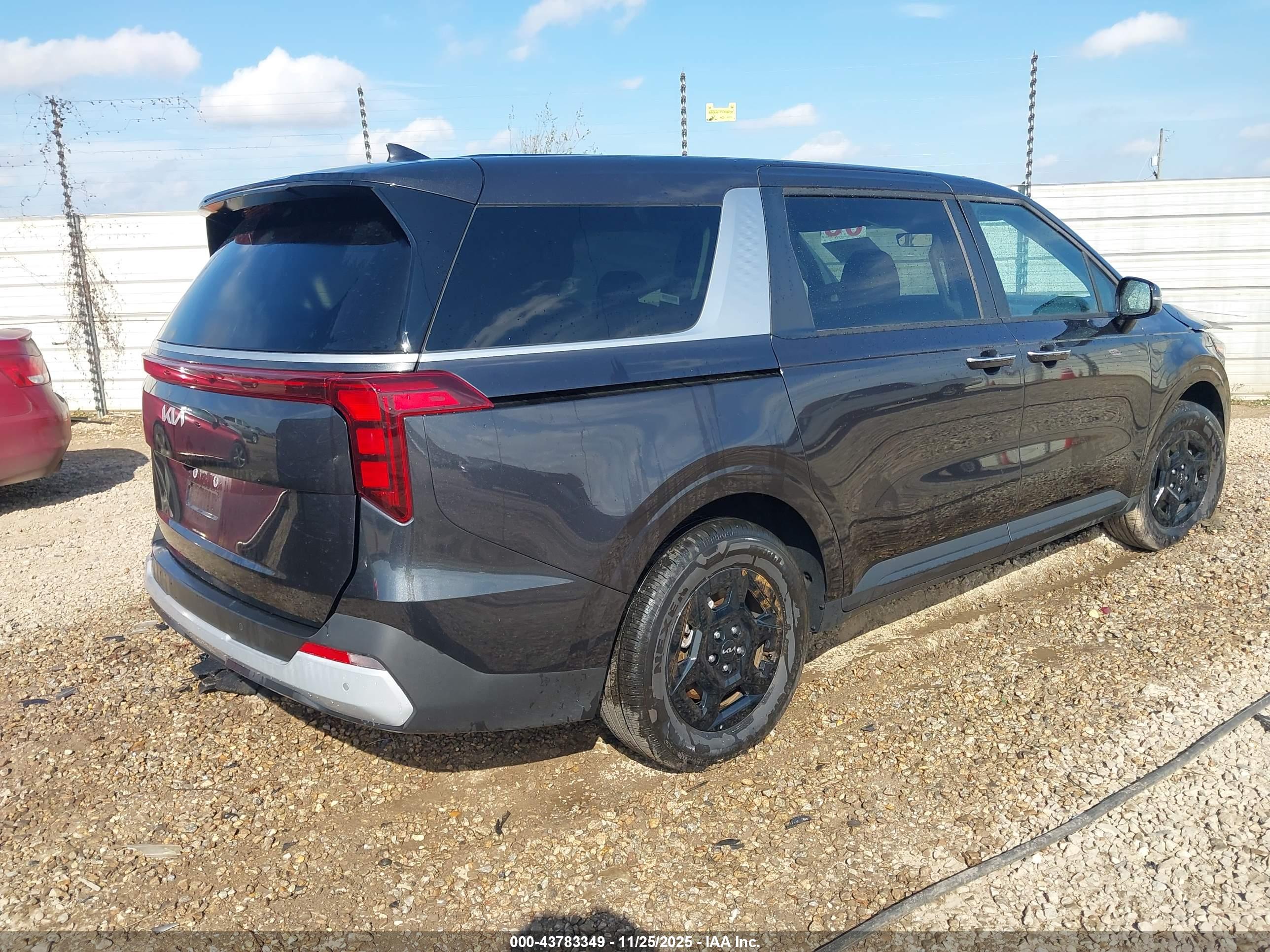 KIA CARNIVAL image 4