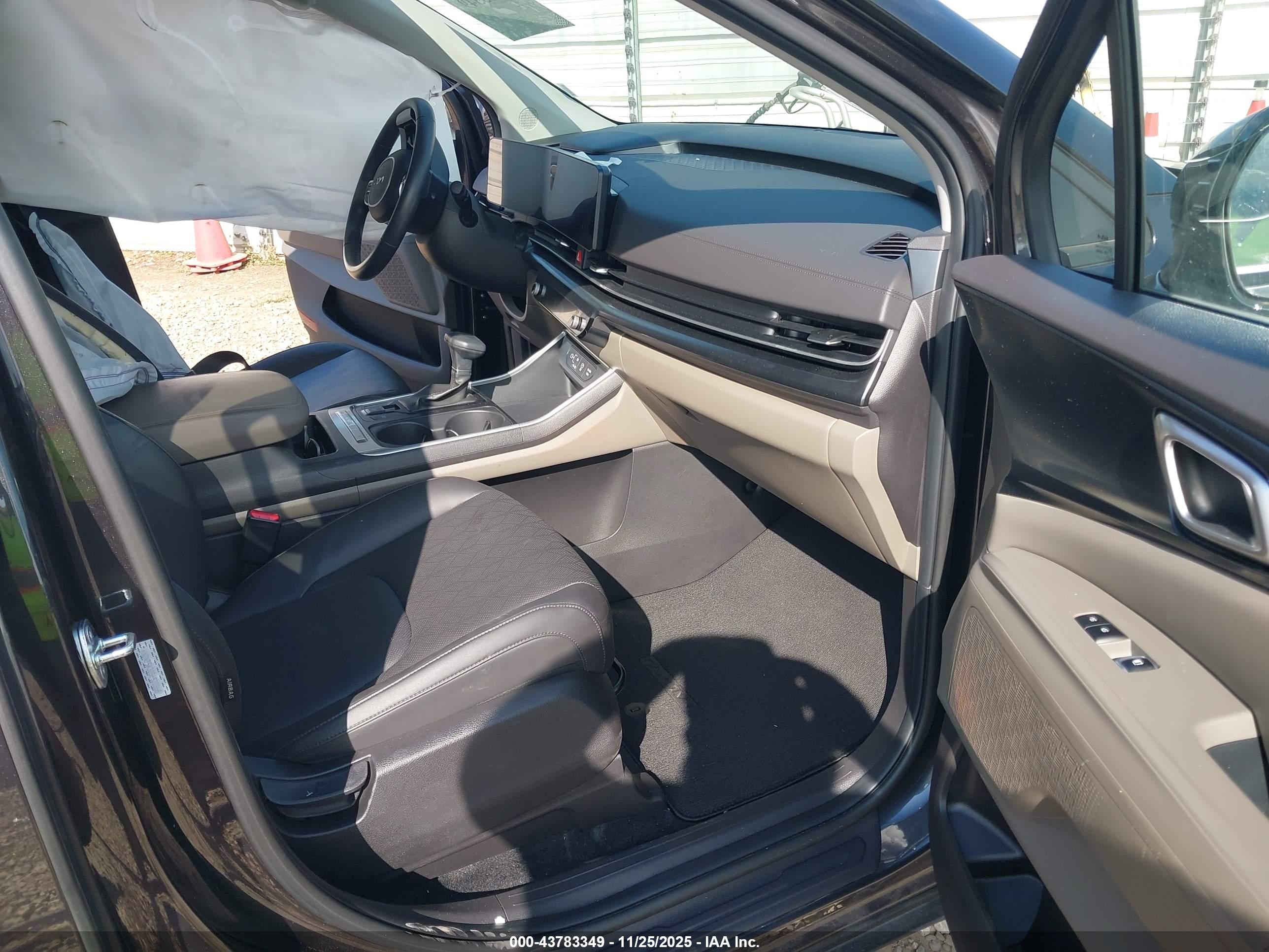 KIA CARNIVAL image 5