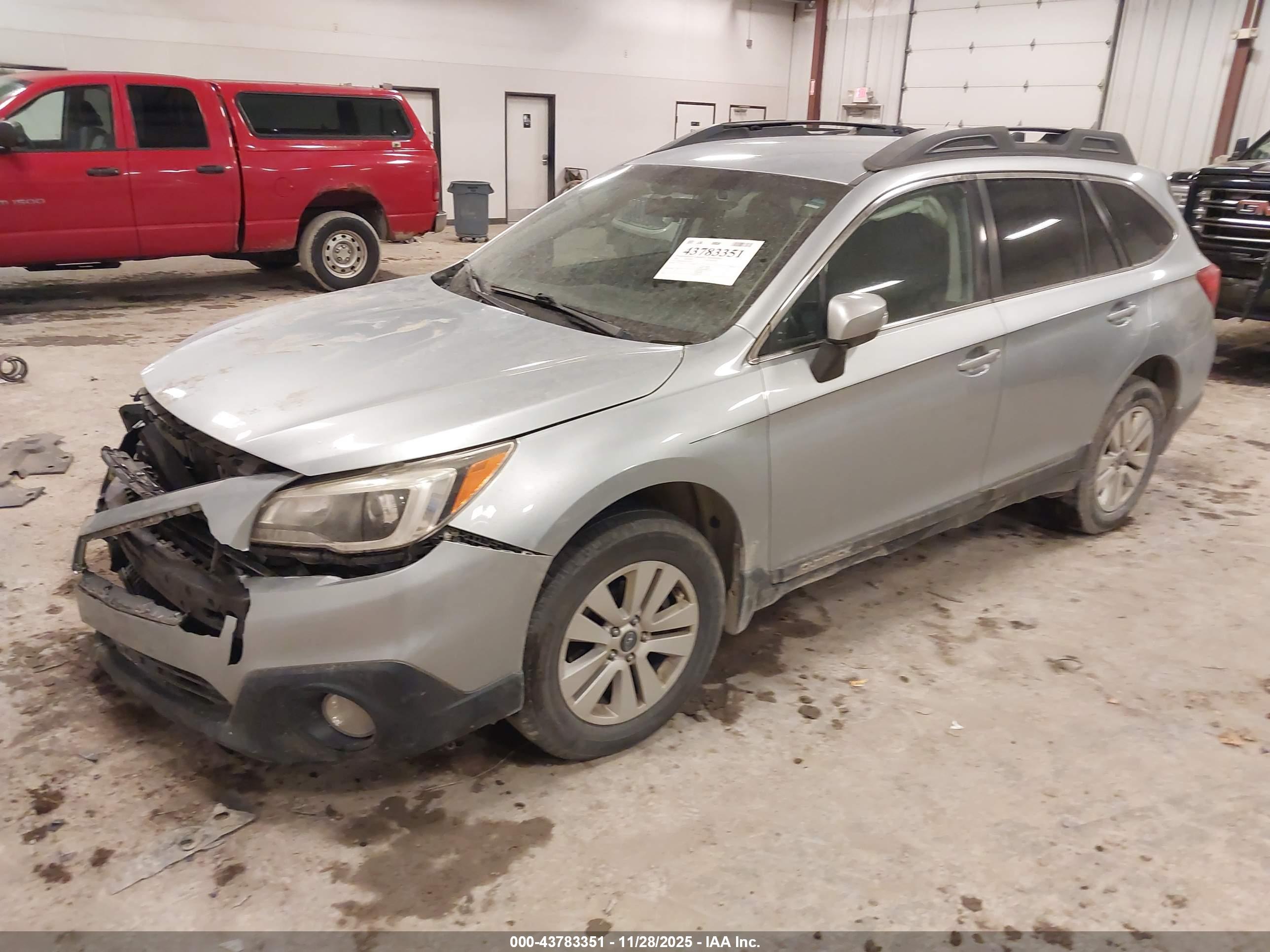 SUBARU OUTBACK image 2