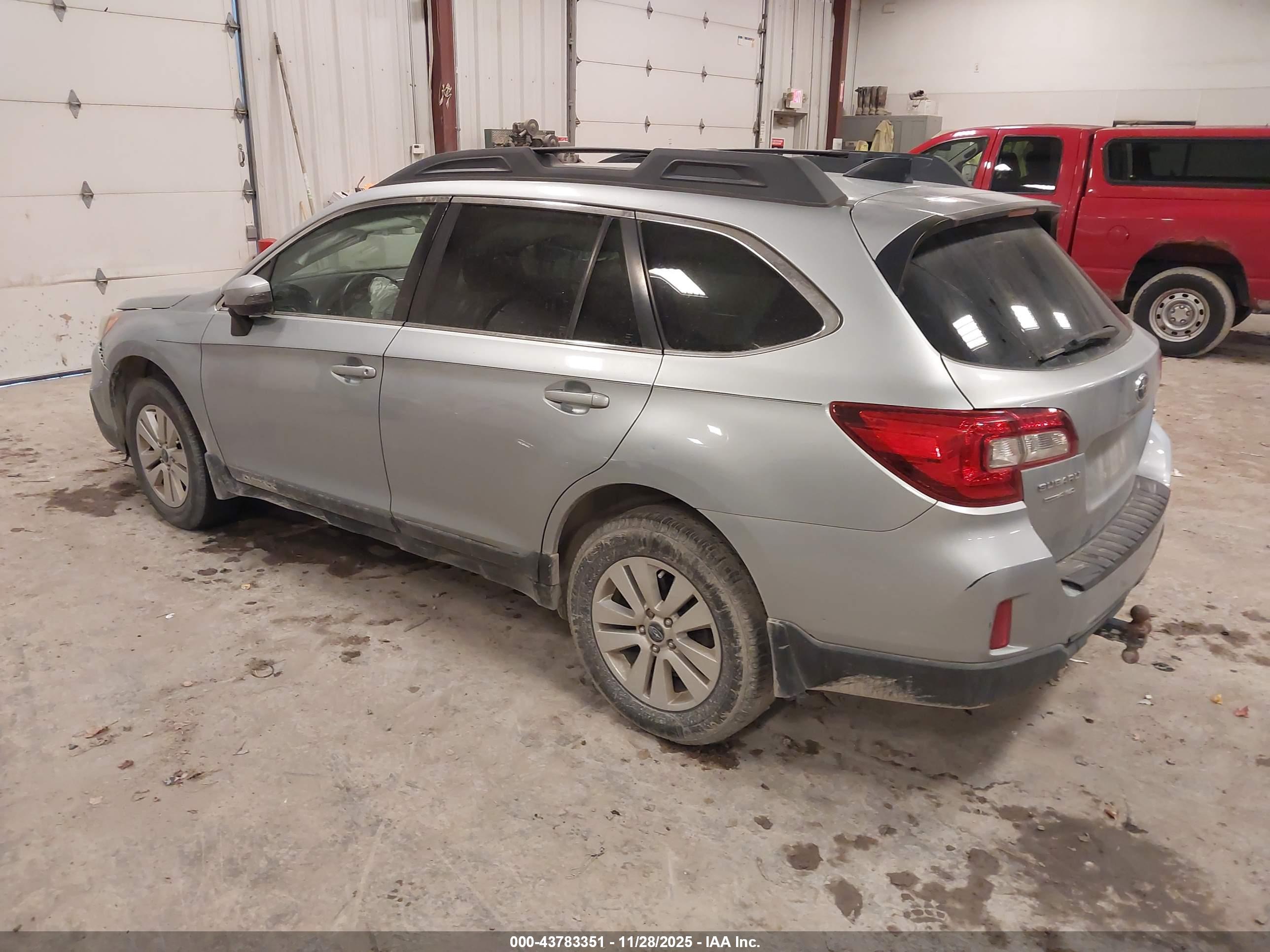 SUBARU OUTBACK image 3