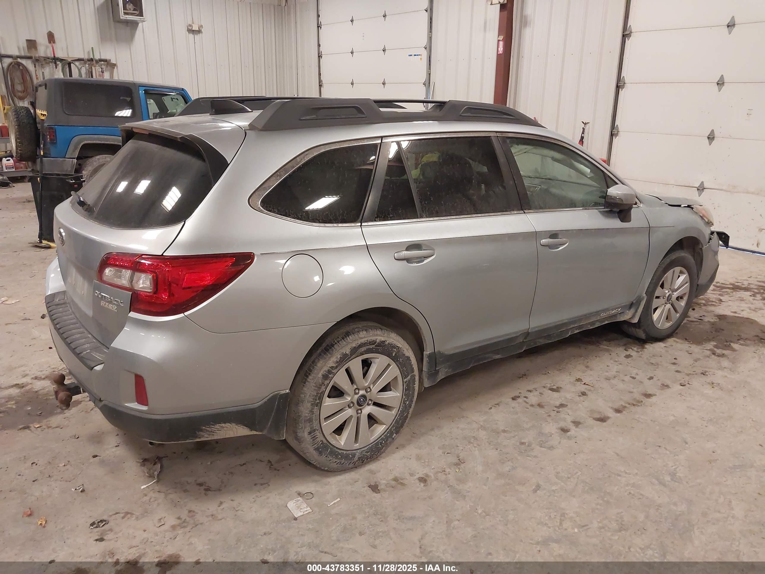 SUBARU OUTBACK image 4
