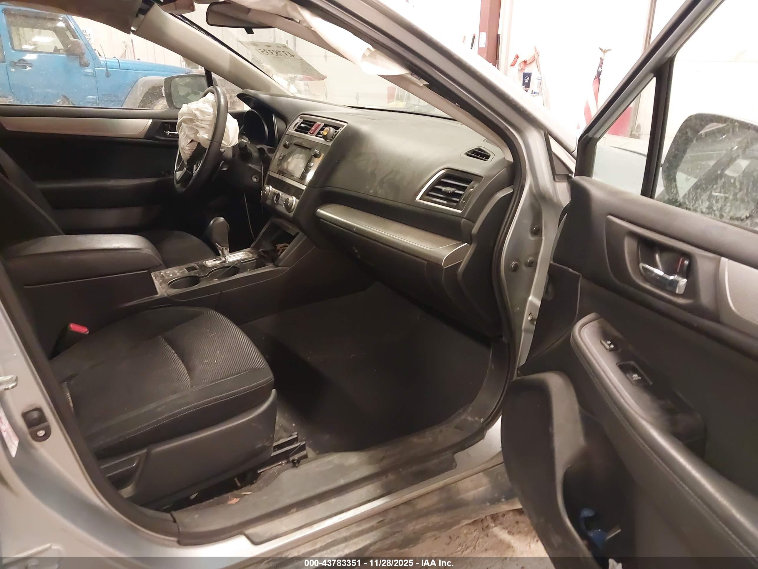 SUBARU OUTBACK image 5