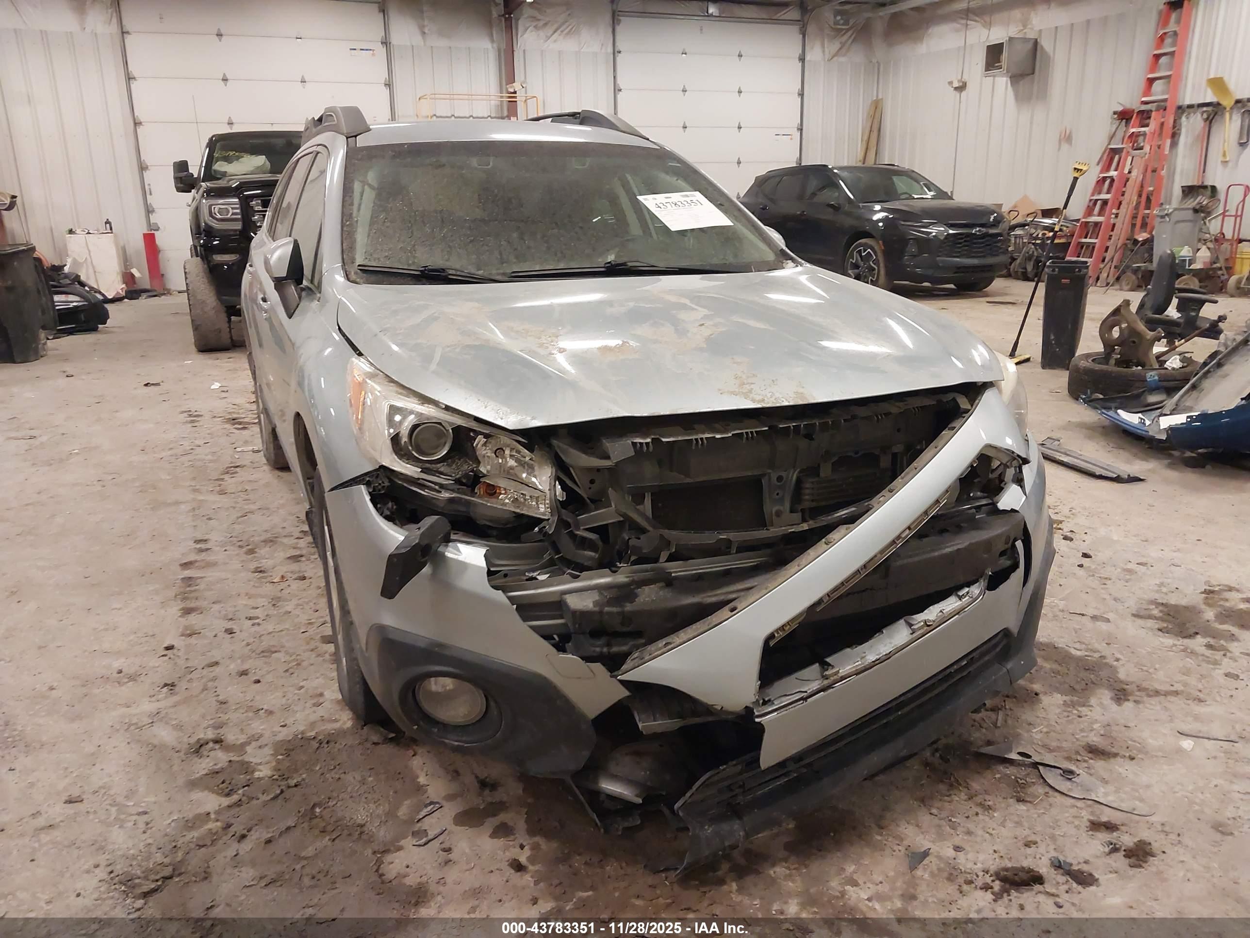SUBARU OUTBACK image 6