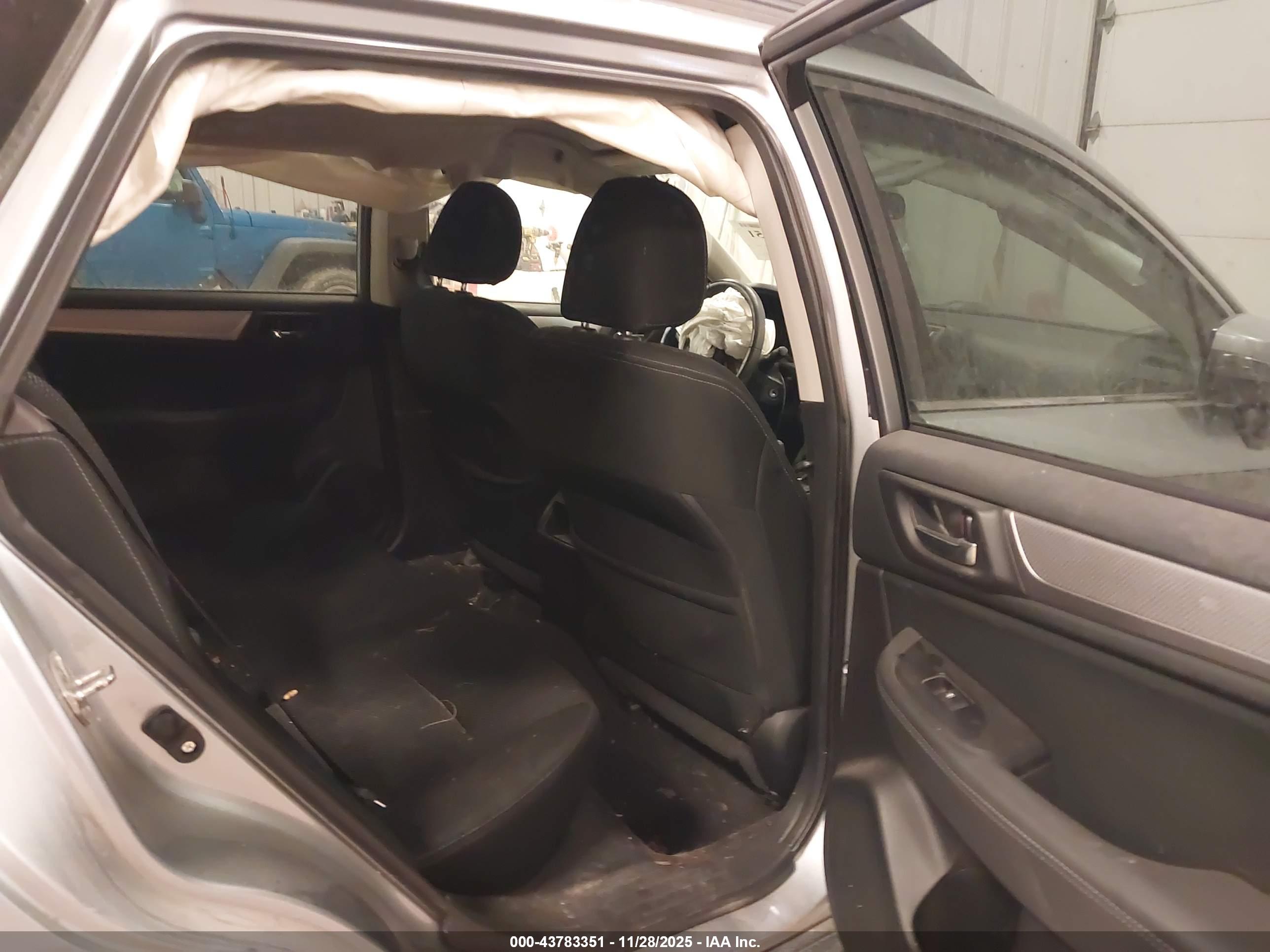 SUBARU OUTBACK image 8
