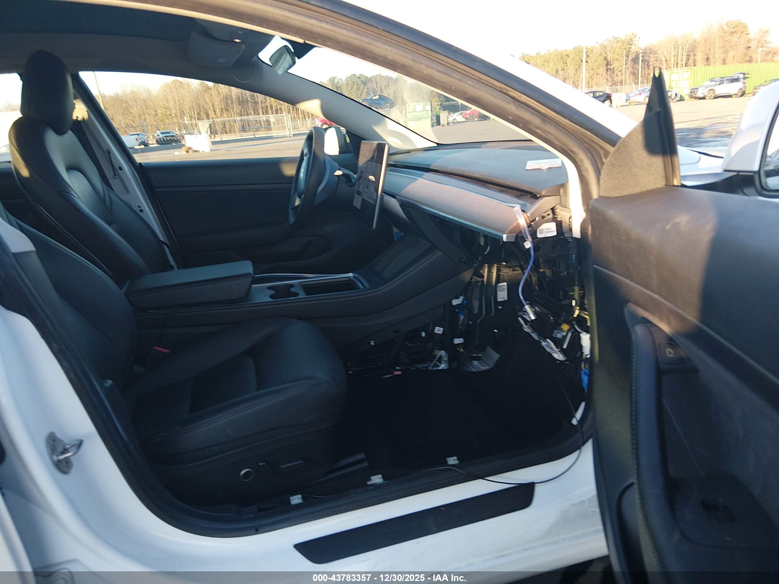 TESLA MODEL image 5