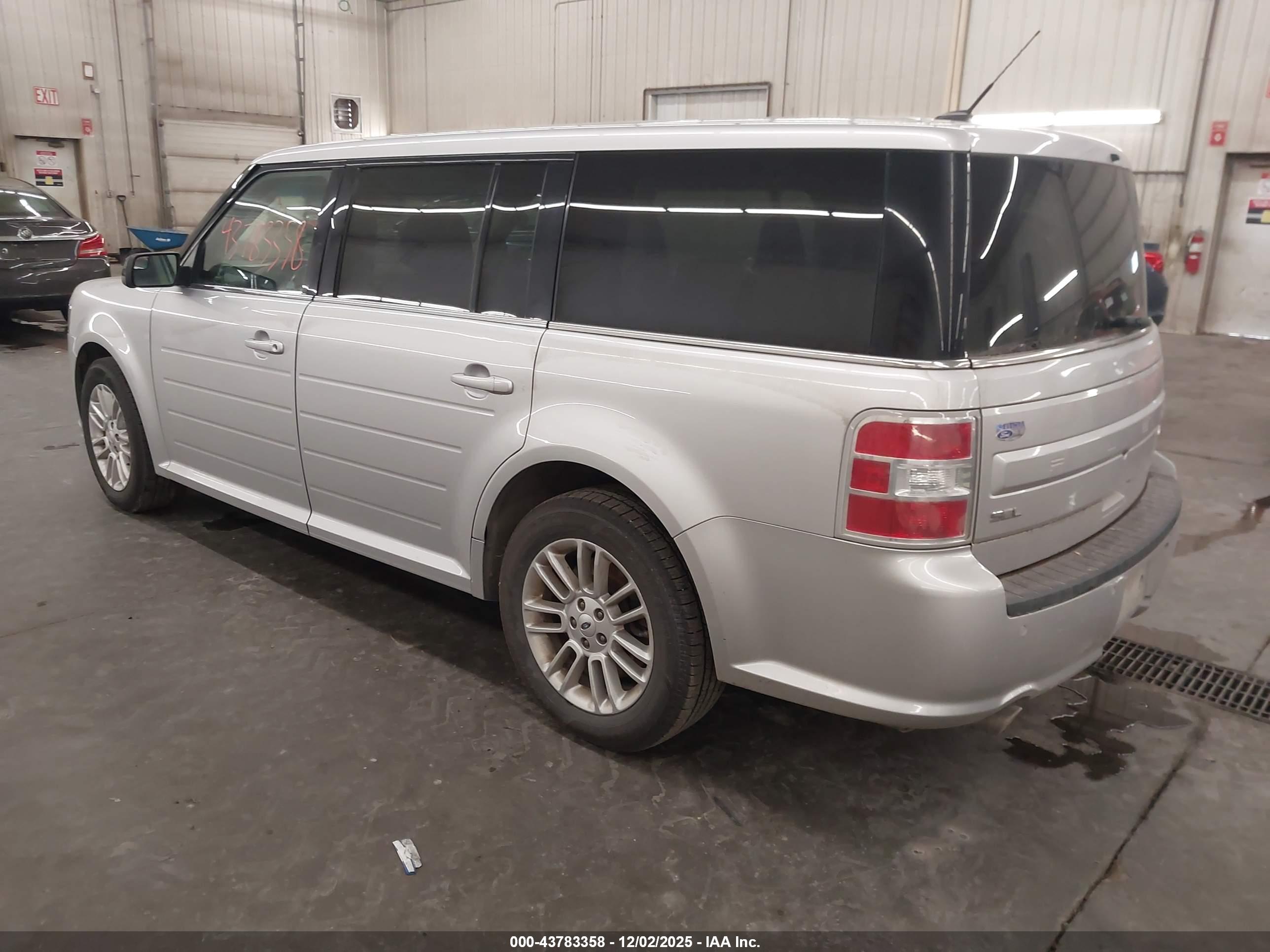 FORD FLEX image 3