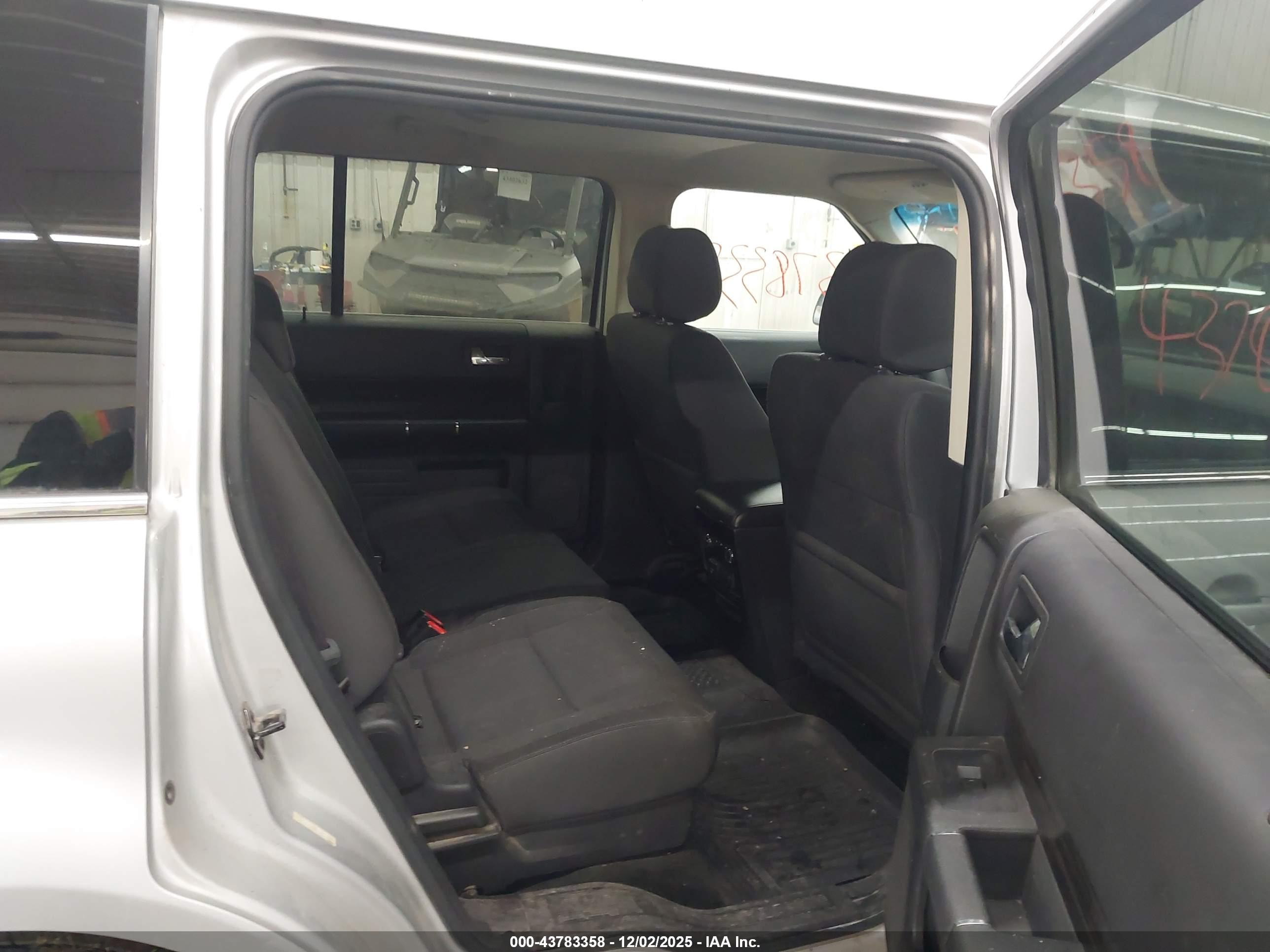 FORD FLEX image 8