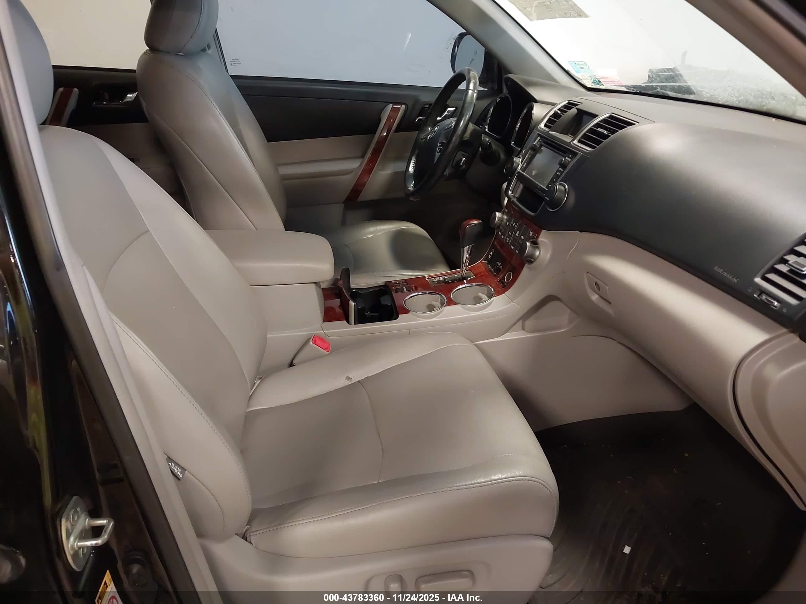 TOYOTA HIGHLANDER image 5