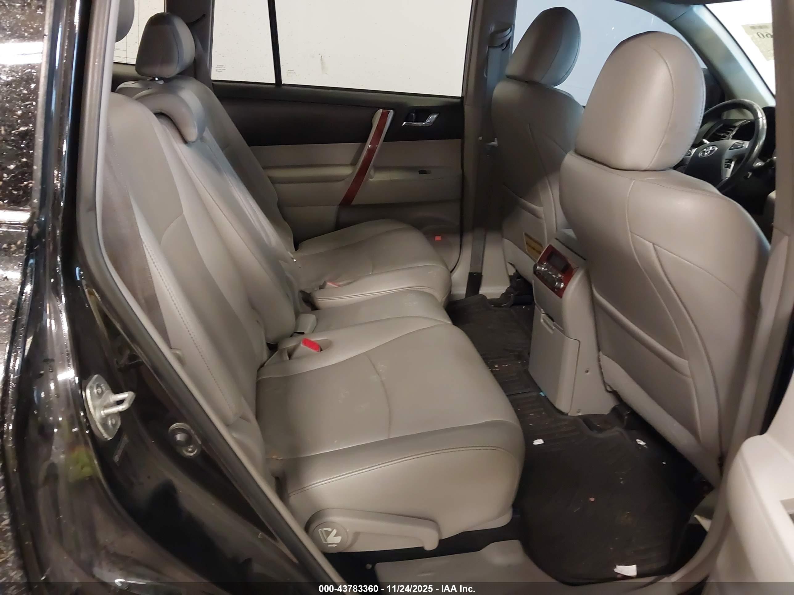 TOYOTA HIGHLANDER image 8