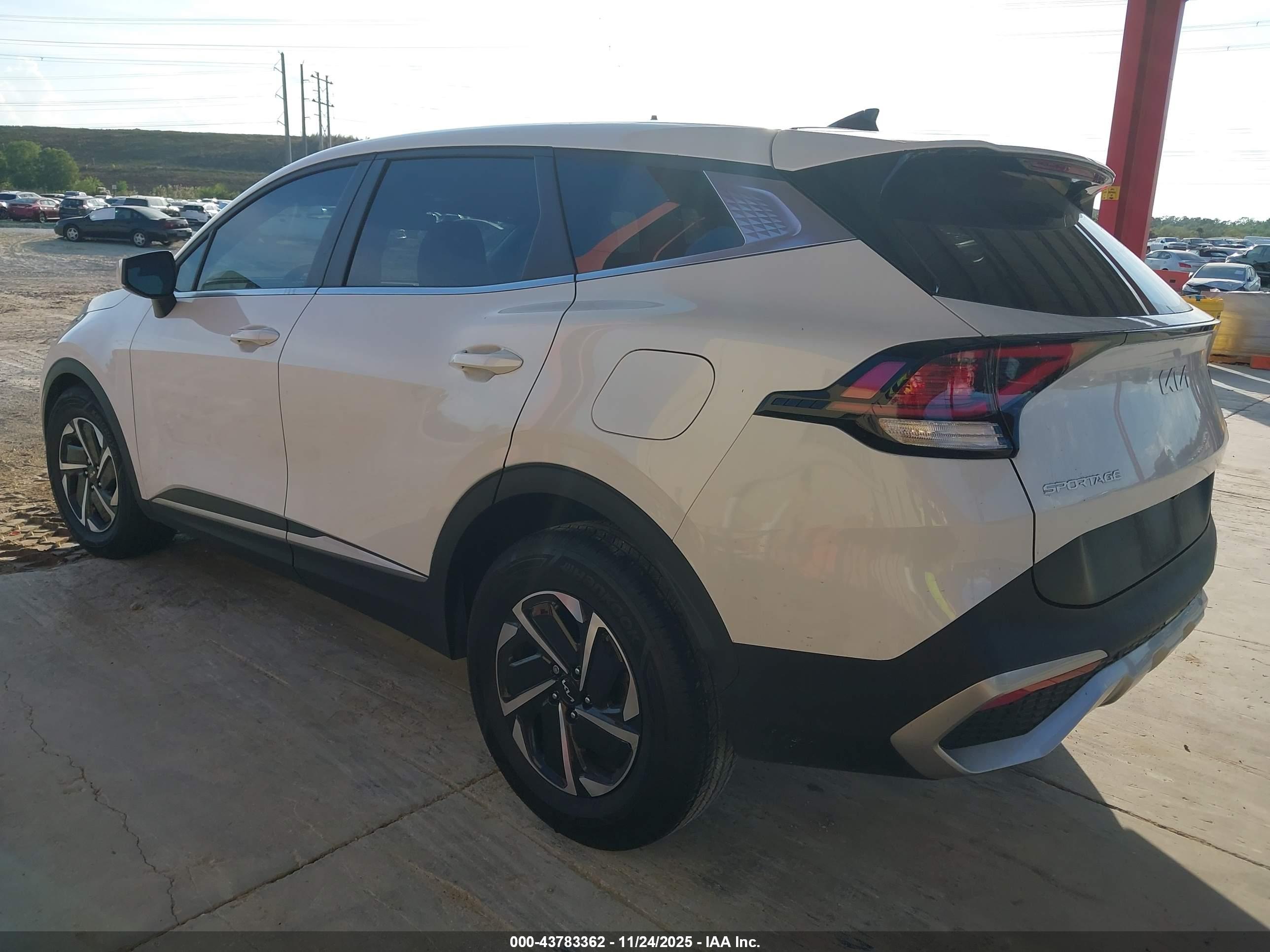 KIA SPORTAGE image 3
