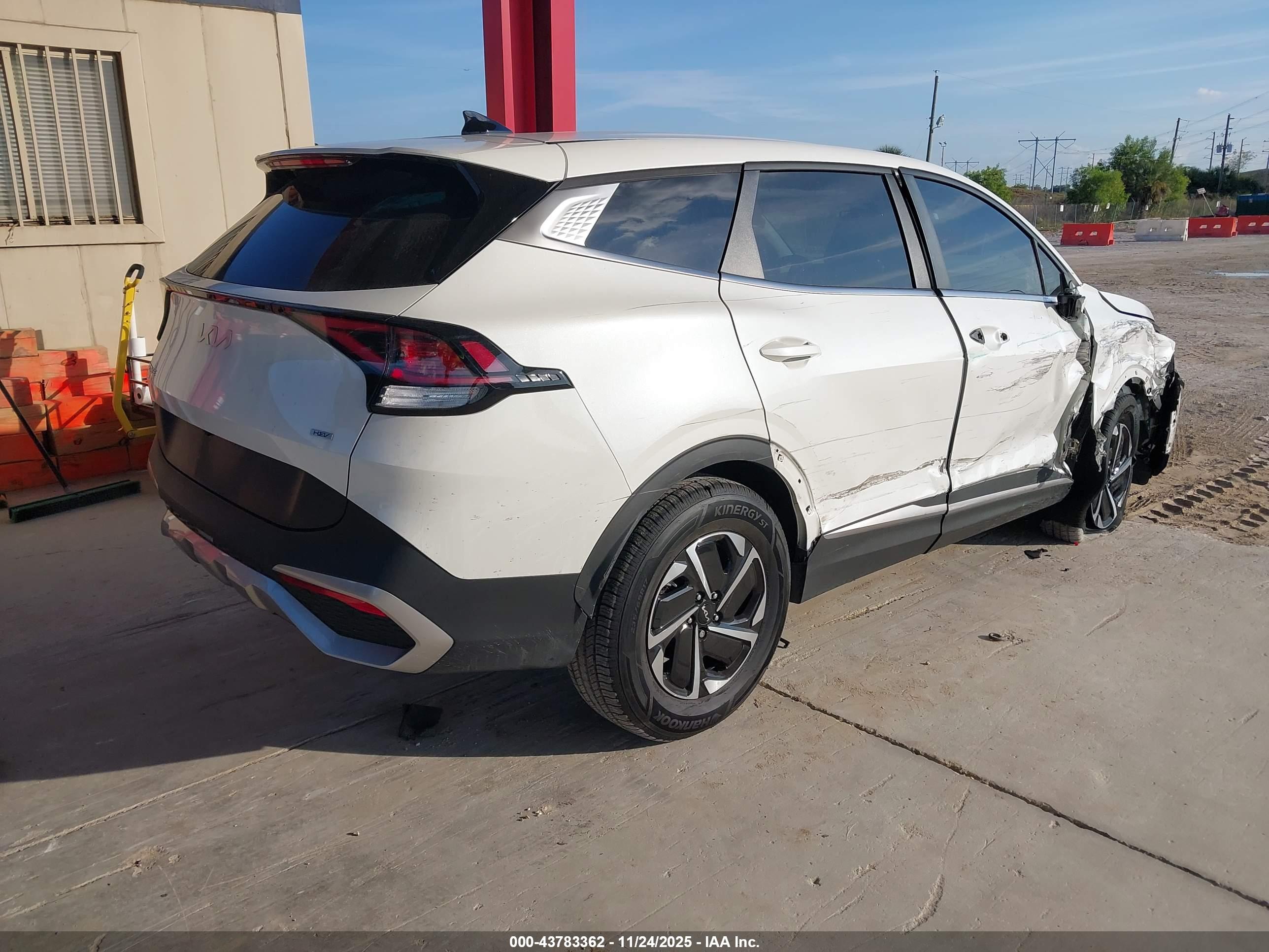 KIA SPORTAGE image 4