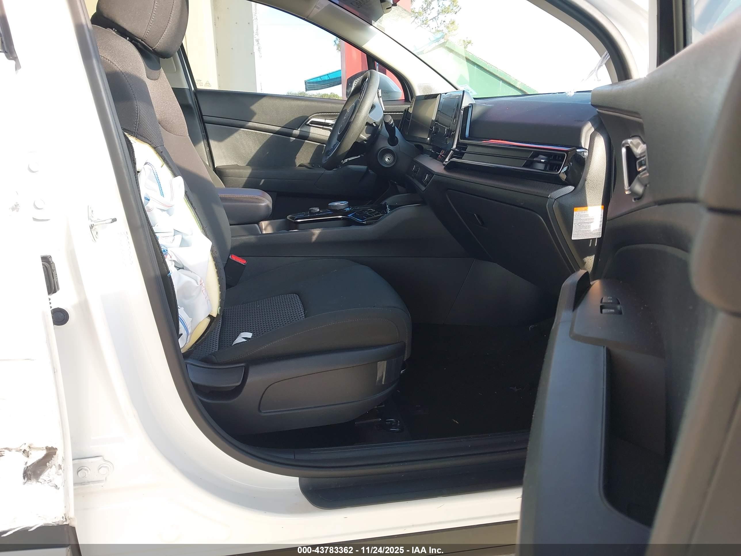 KIA SPORTAGE image 5