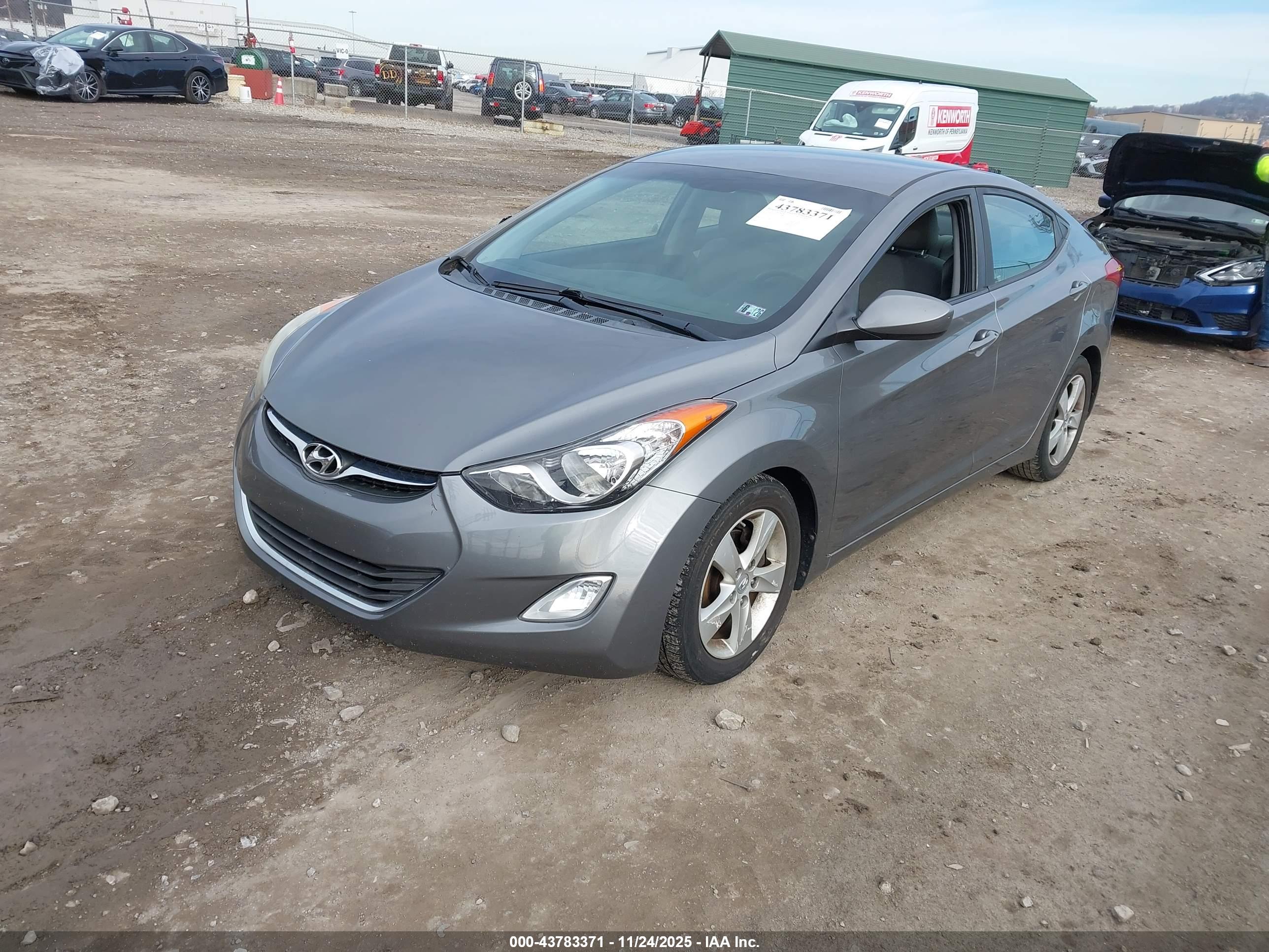 HYUNDAI ELANTRA image 2