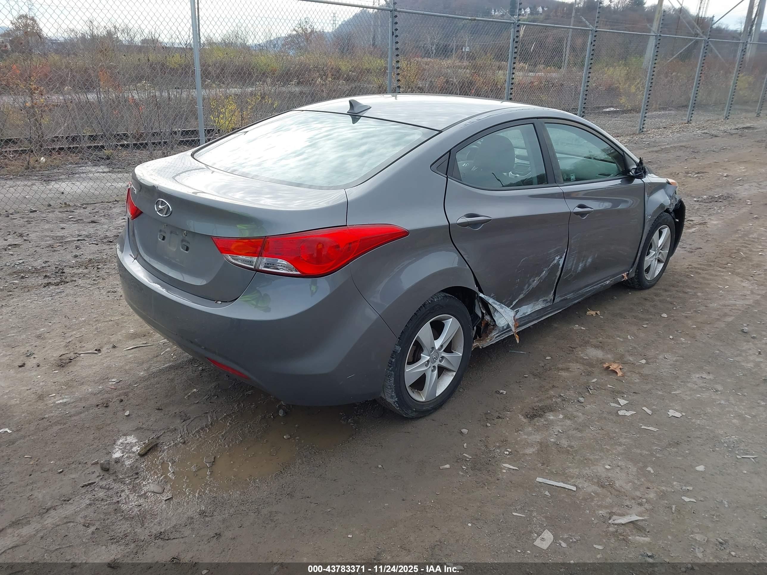 HYUNDAI ELANTRA image 4
