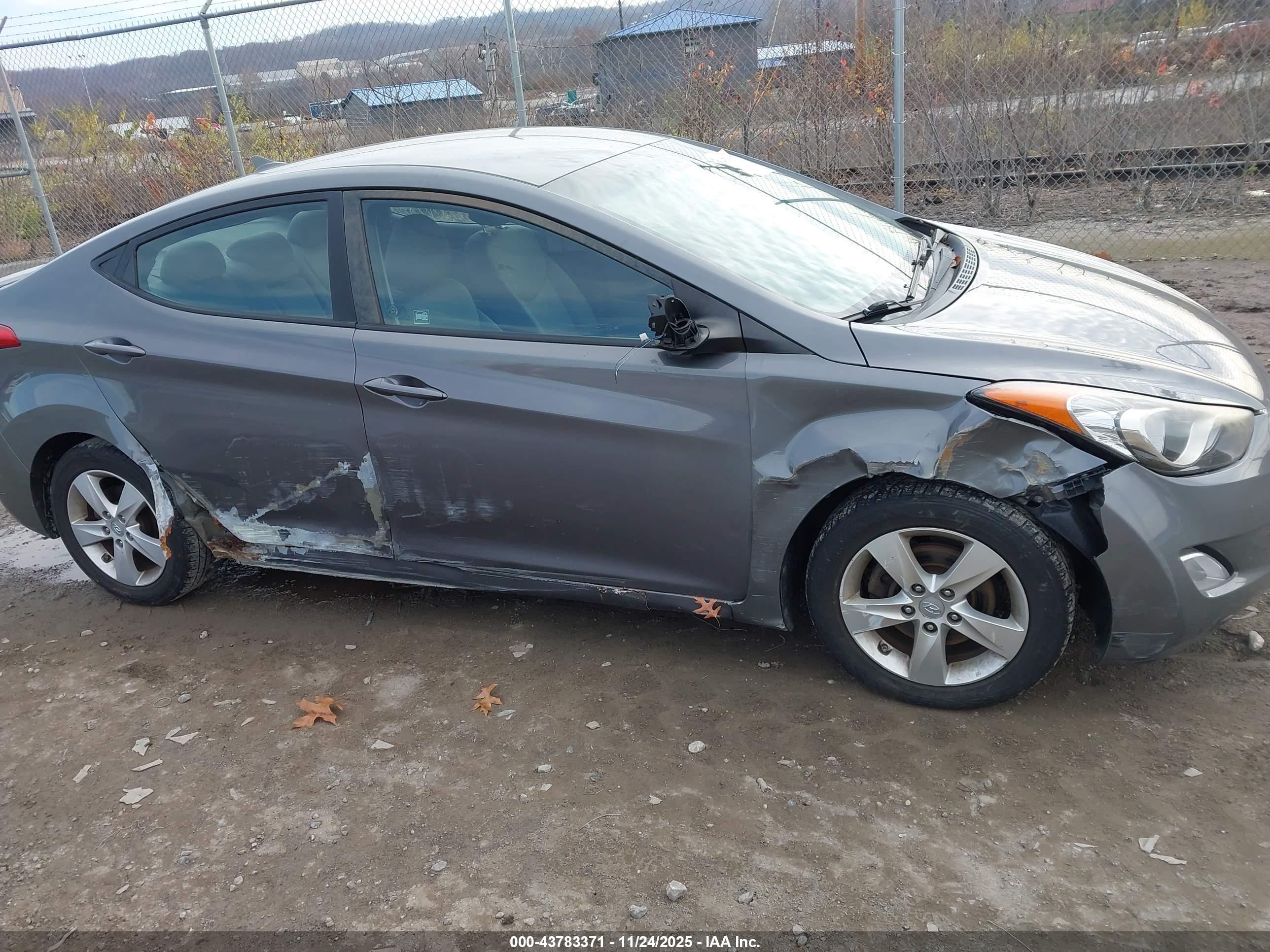 HYUNDAI ELANTRA image 6