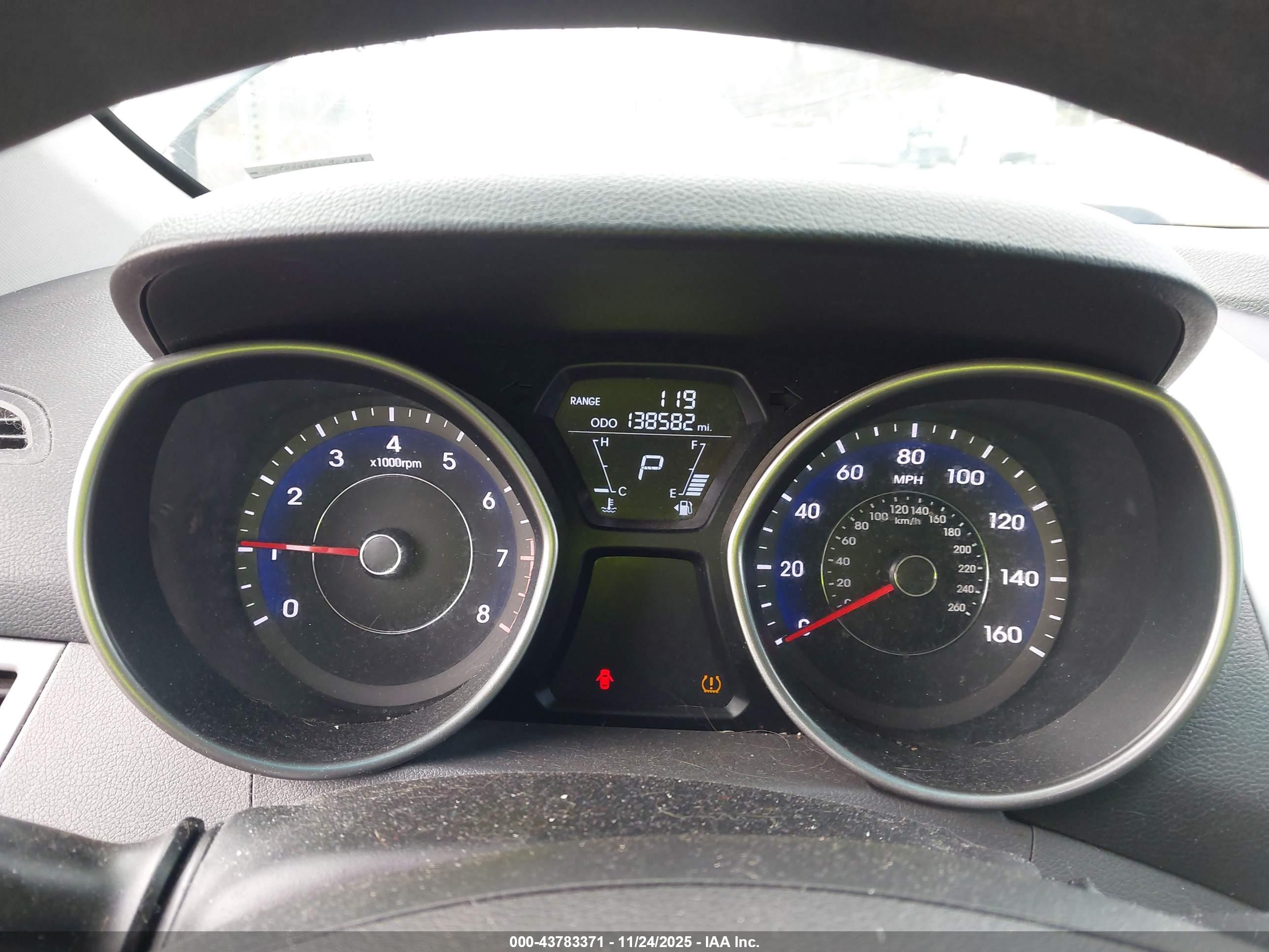 HYUNDAI ELANTRA image 7