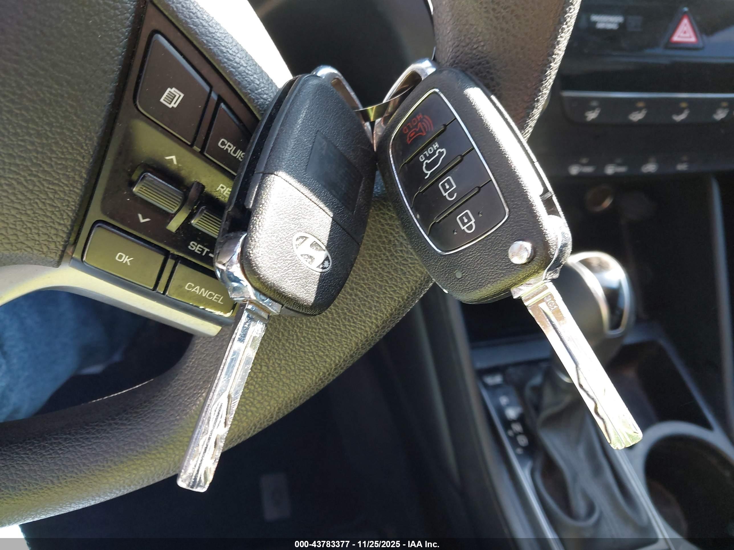 HYUNDAI TUCSON image 11