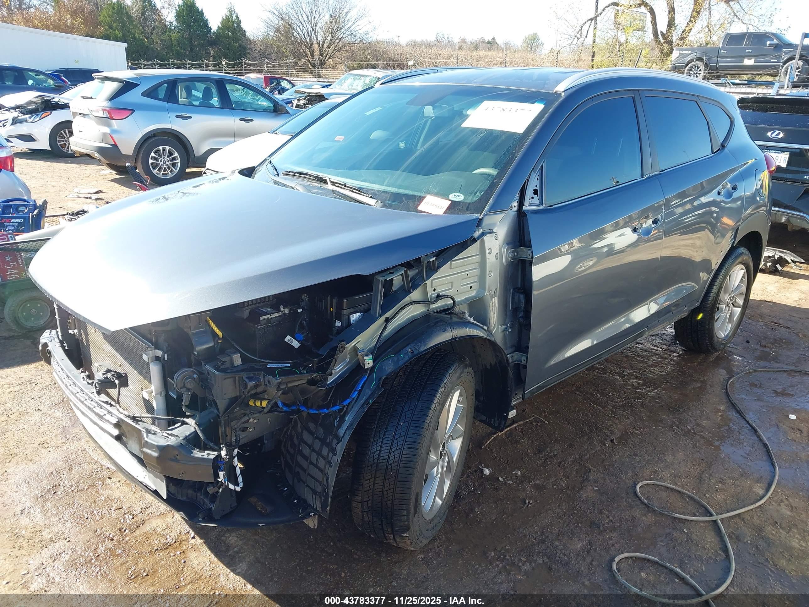 HYUNDAI TUCSON image 2