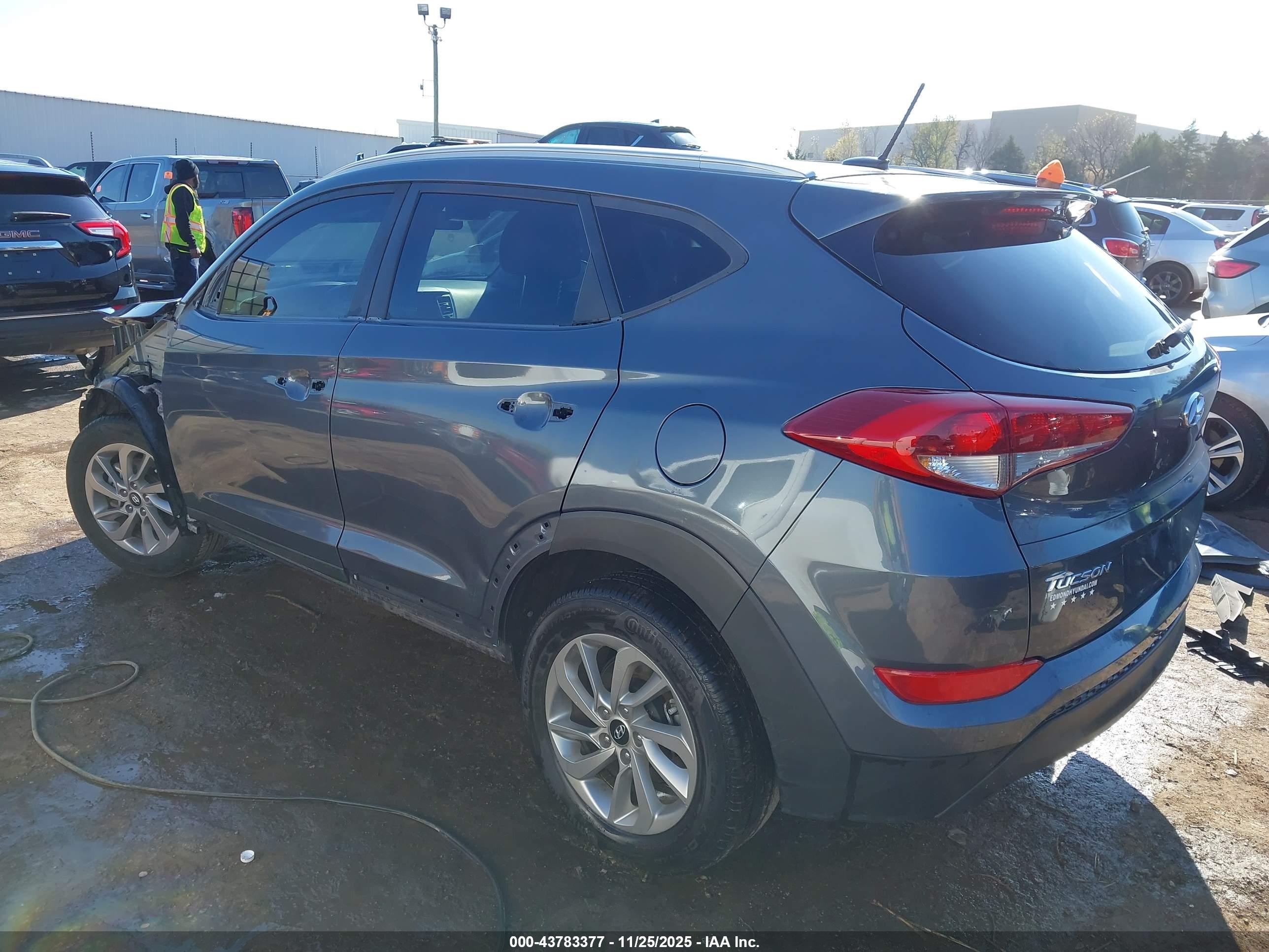 HYUNDAI TUCSON image 3