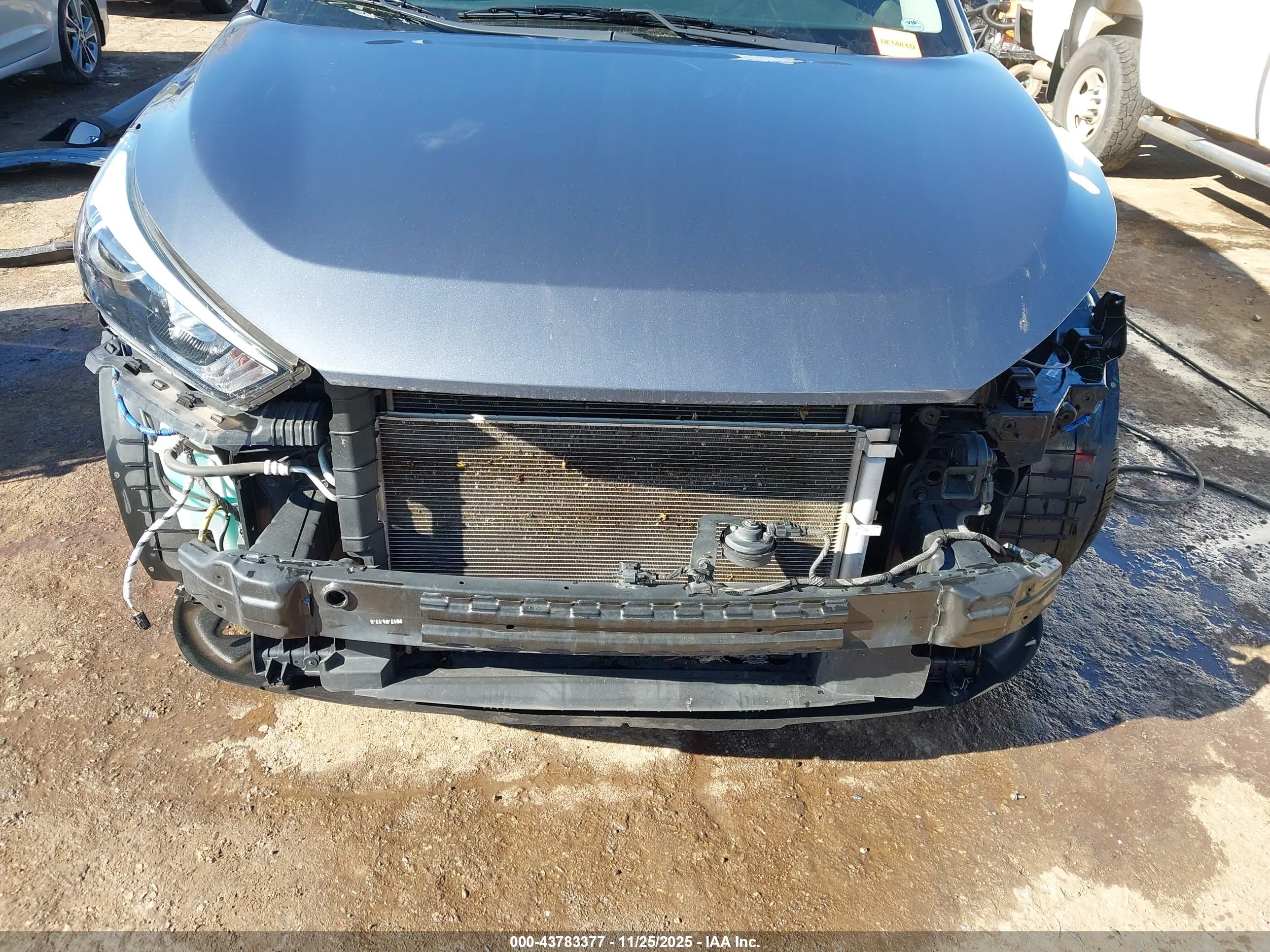 HYUNDAI TUCSON image 6