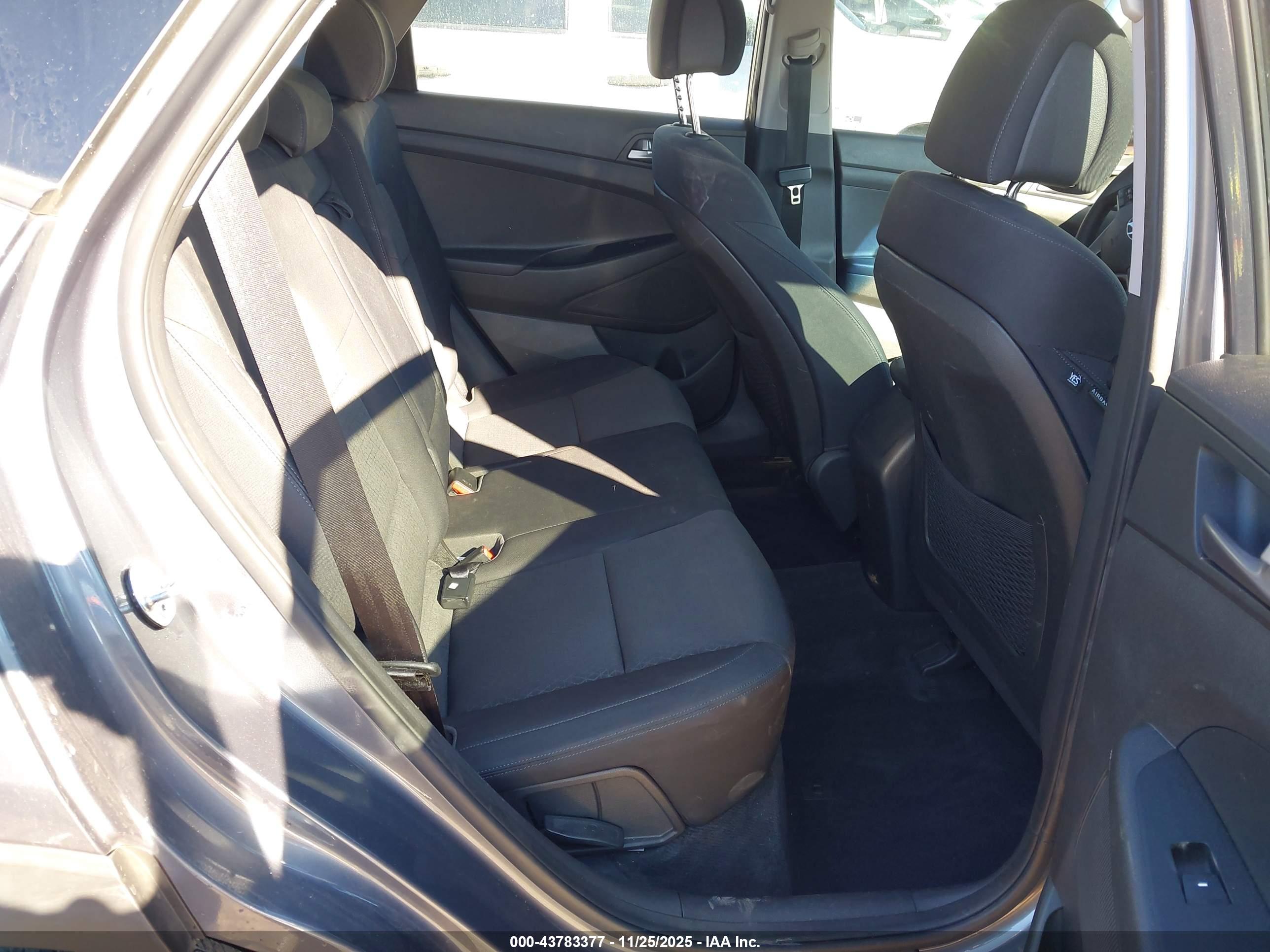 HYUNDAI TUCSON image 8