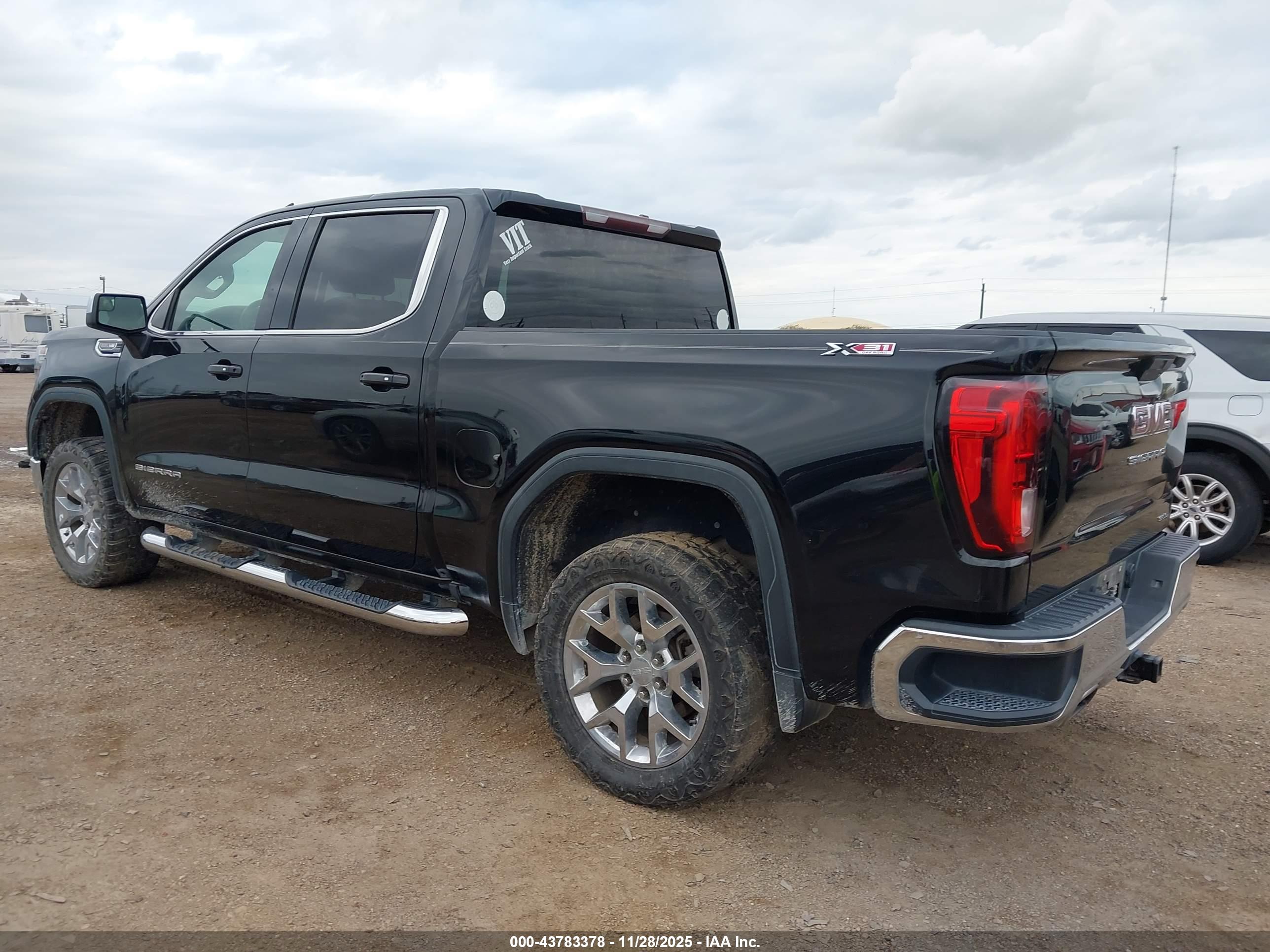 GMC SIERRA image 3