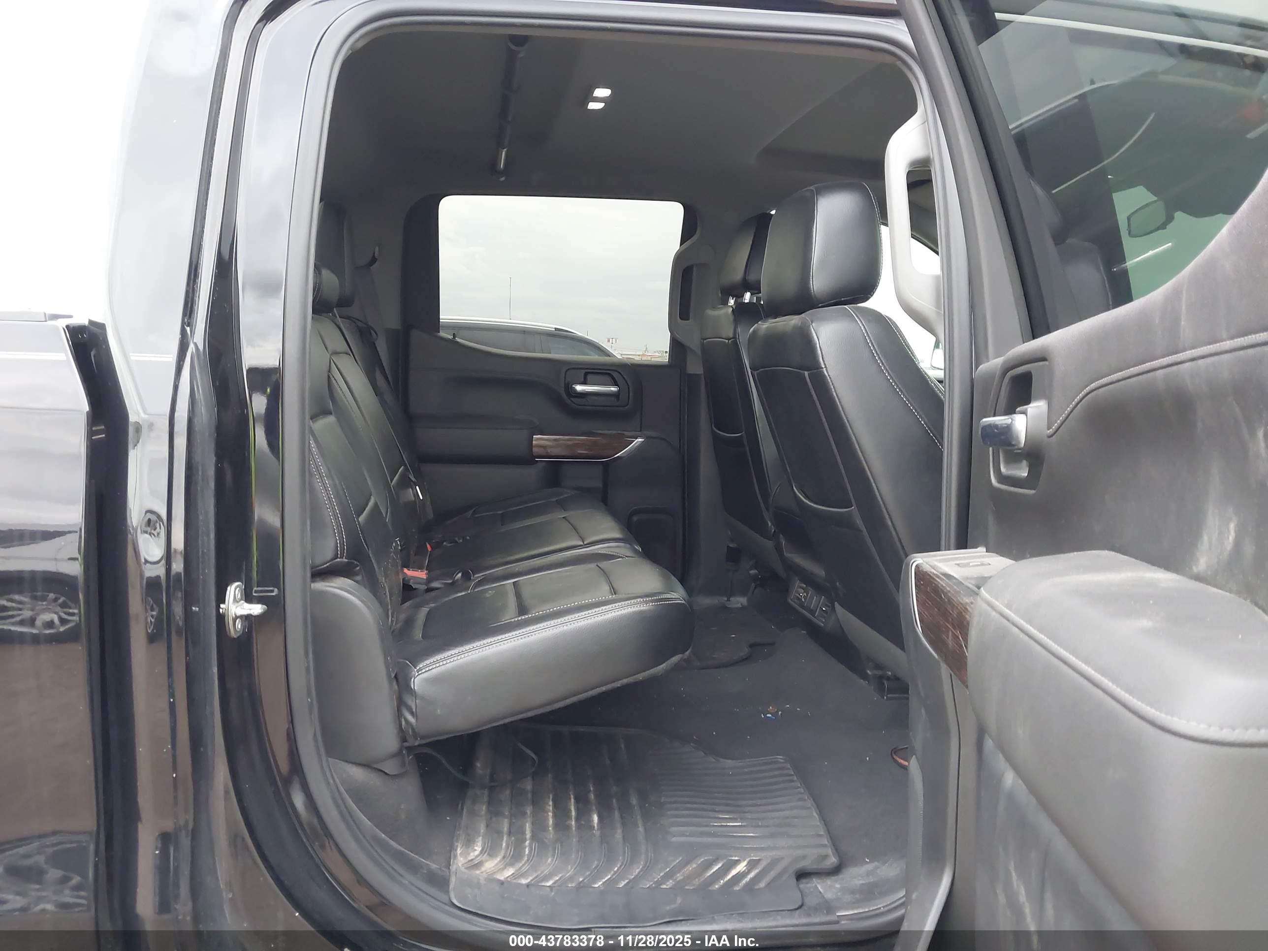 GMC SIERRA image 8