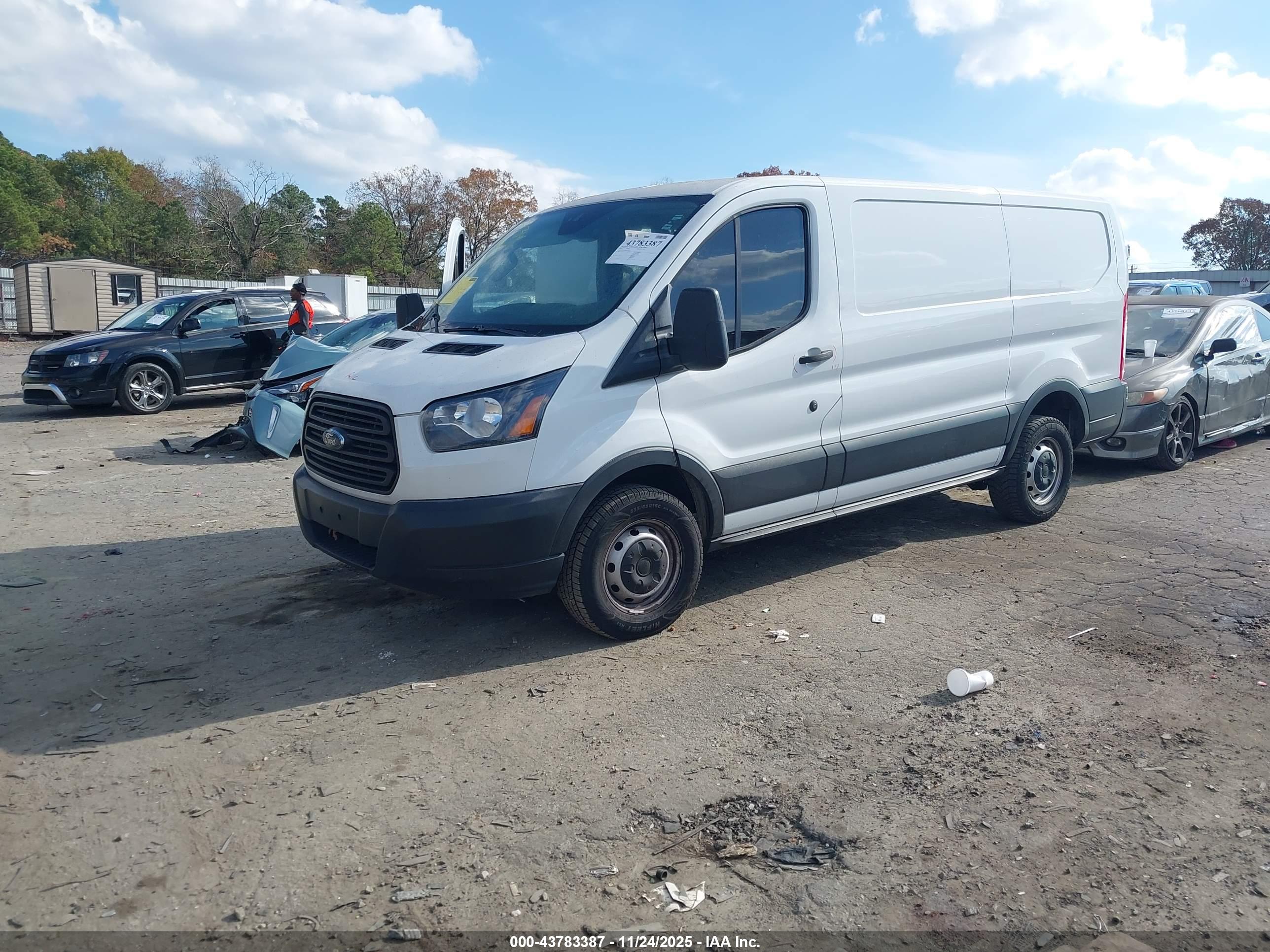 FORD TRANSIT-250 image 2