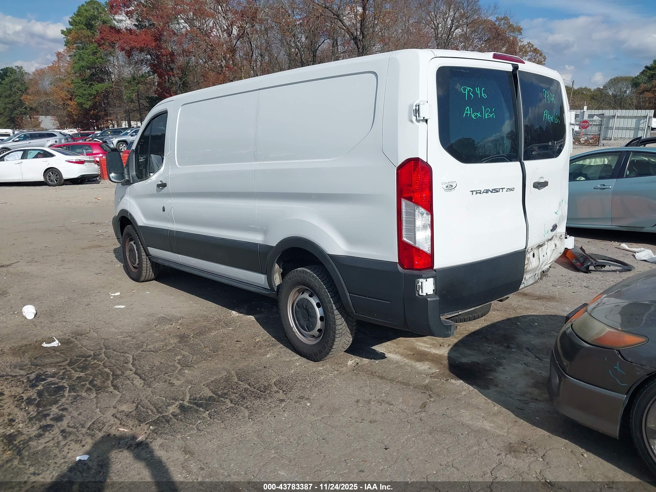 FORD TRANSIT-250 image 3