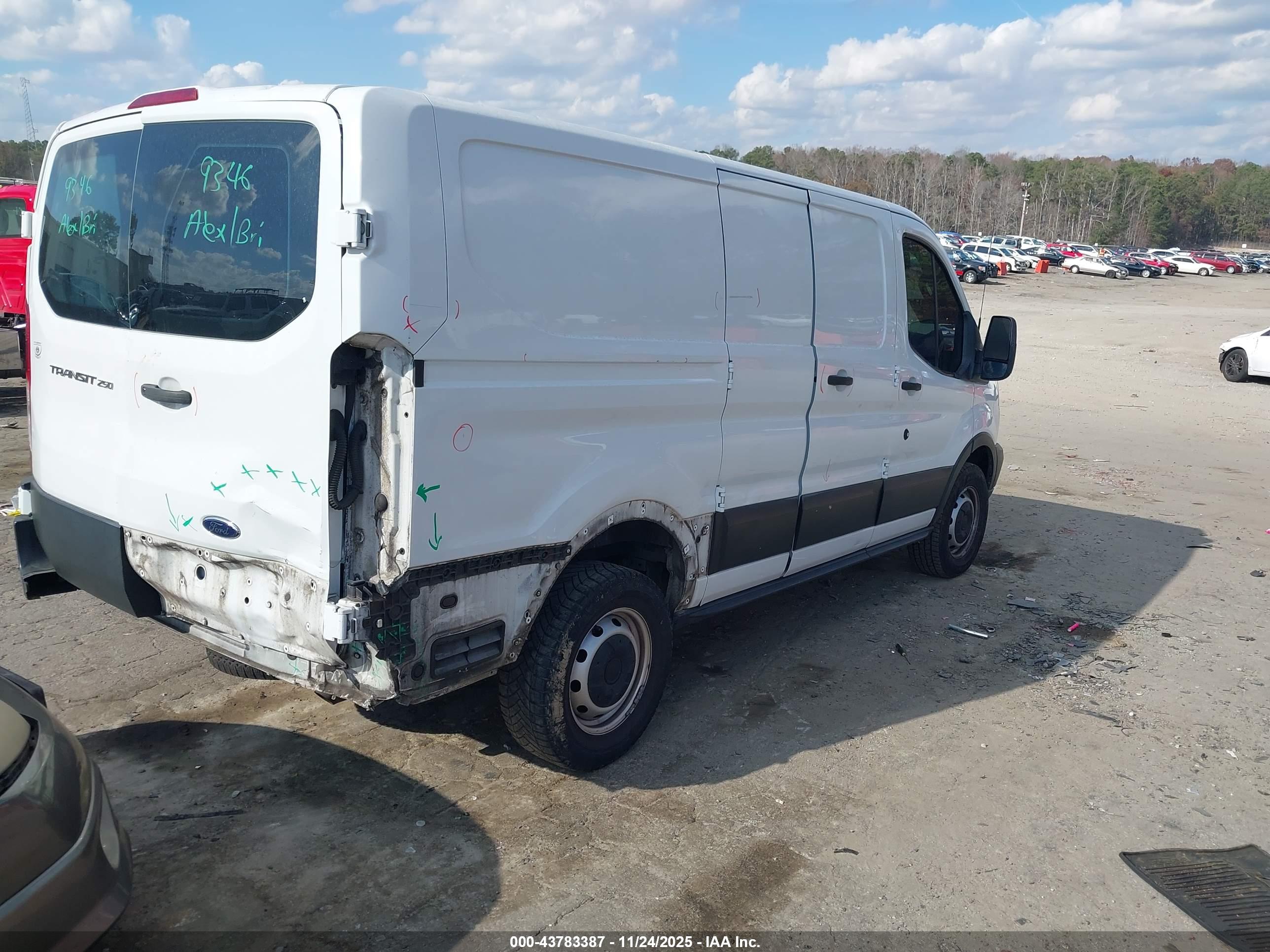 FORD TRANSIT-250 image 4