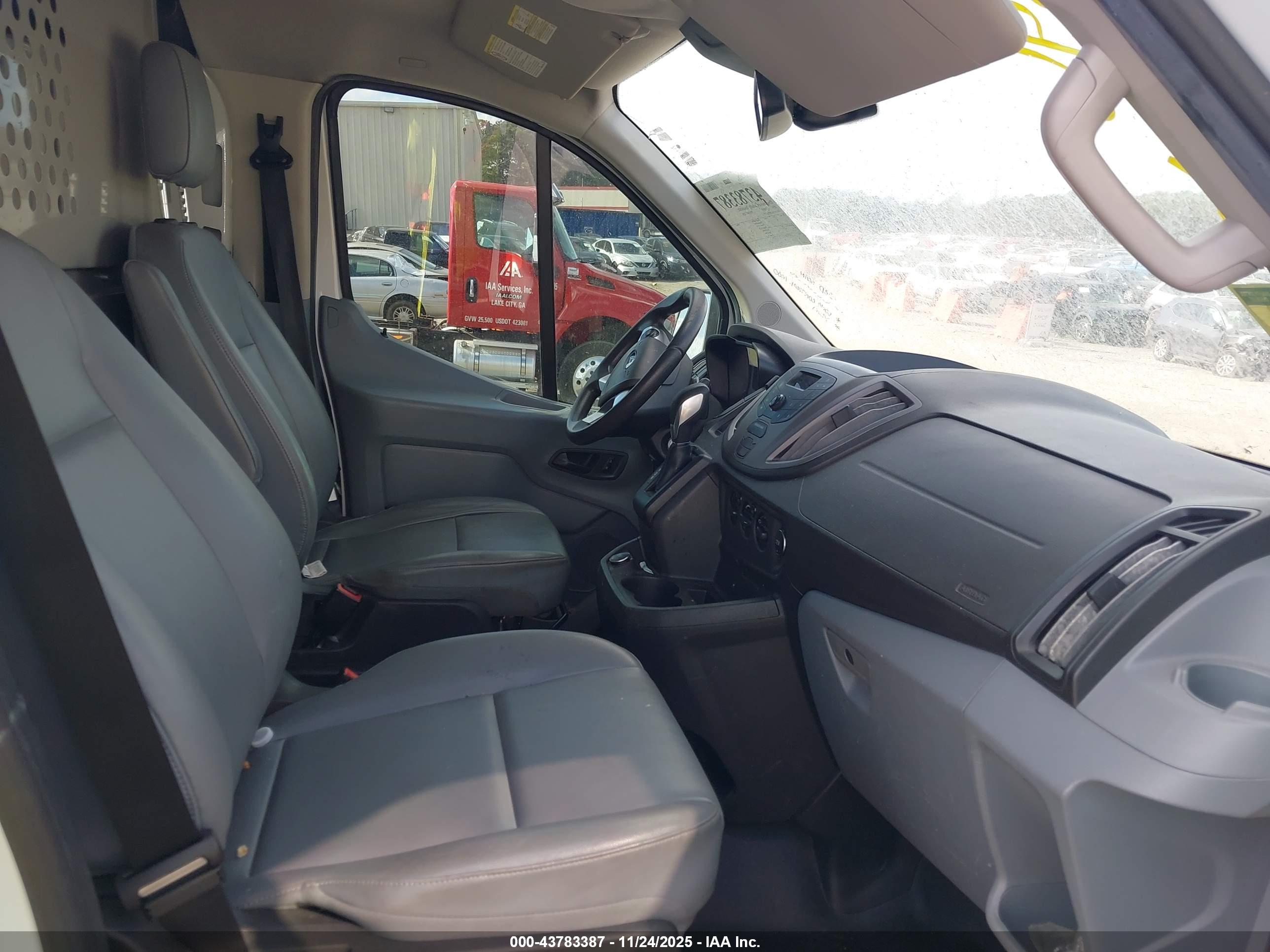 FORD TRANSIT-250 image 5