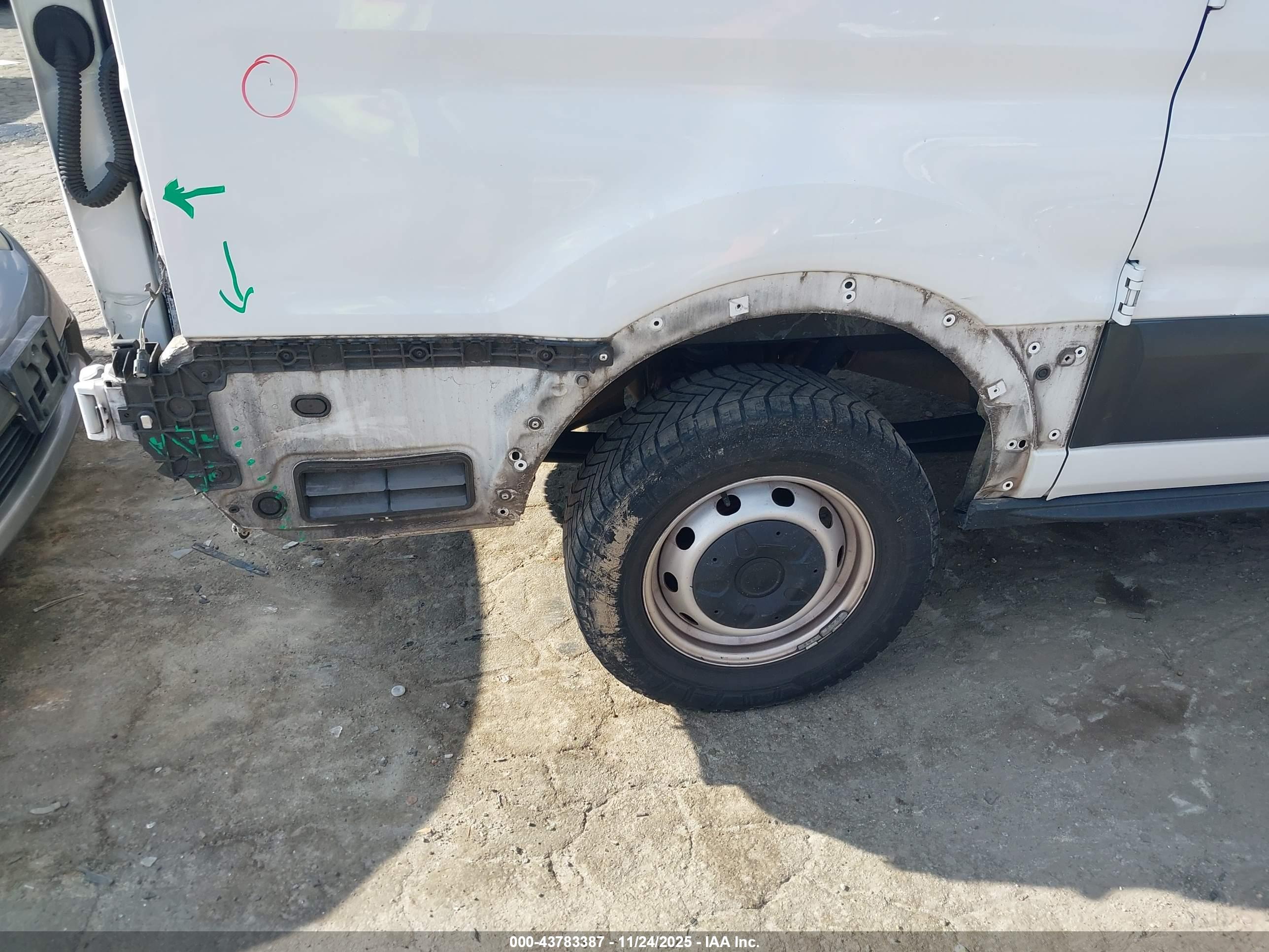 FORD TRANSIT-250 image 6