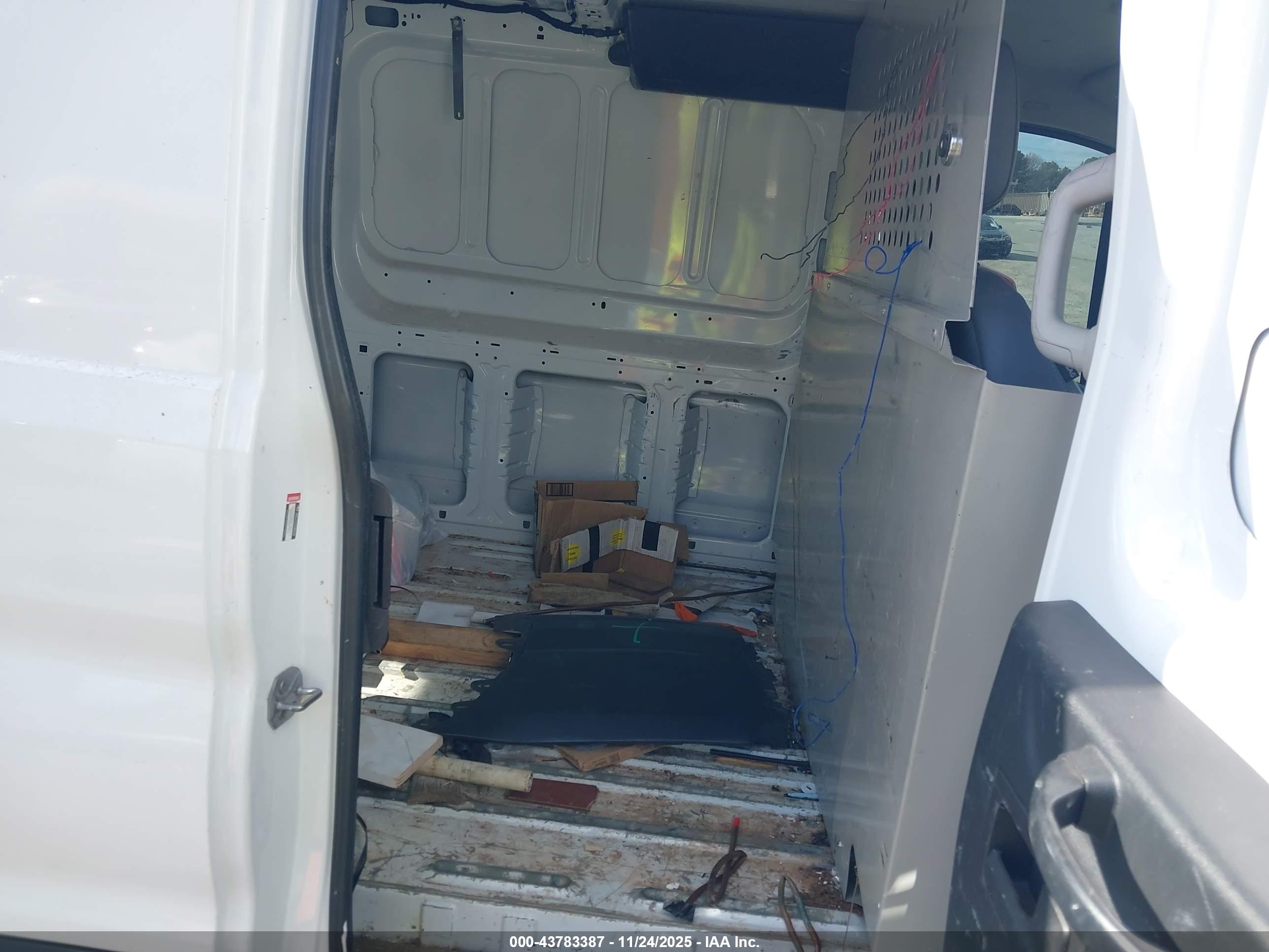 FORD TRANSIT-250 image 8