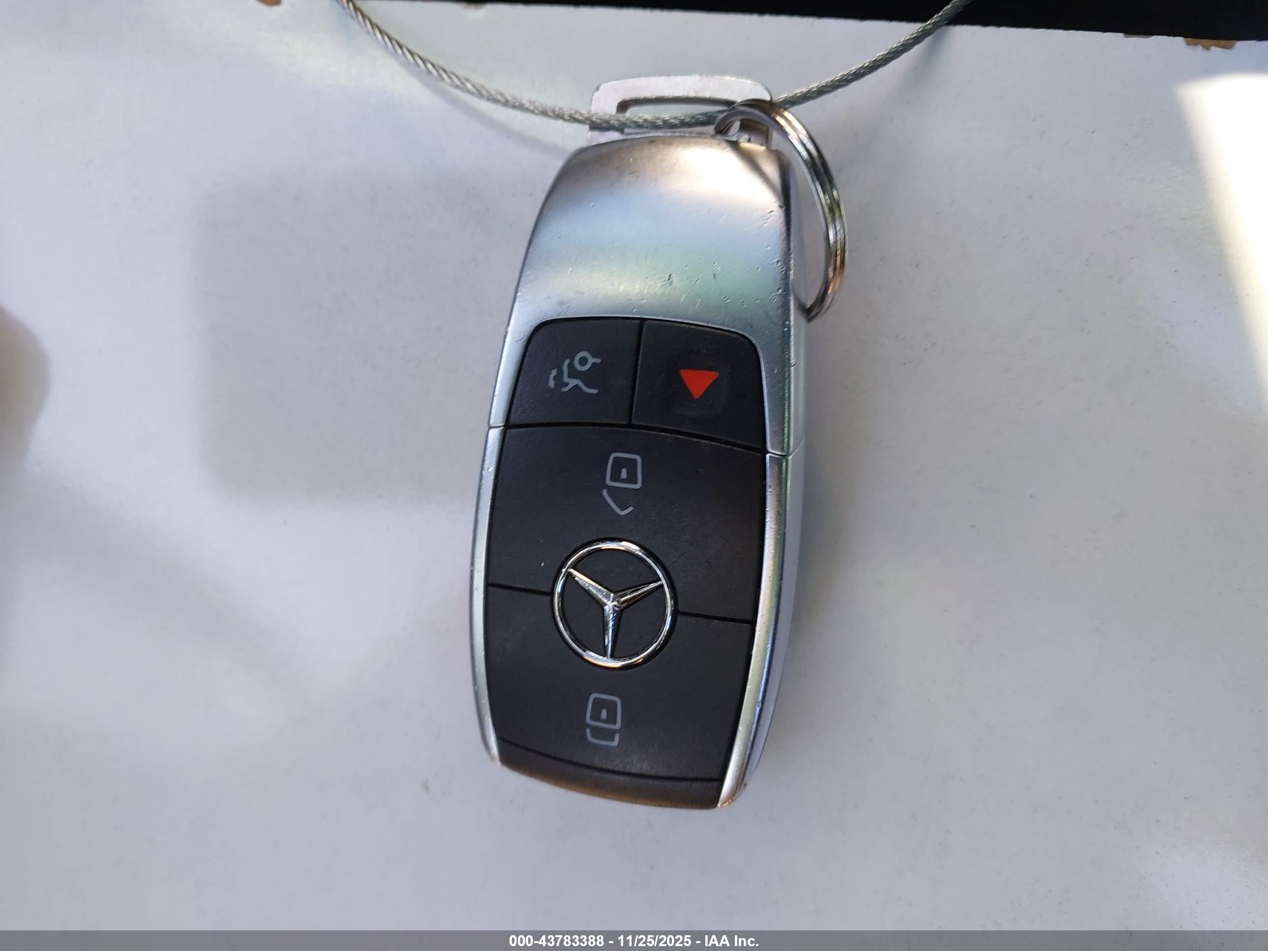 MERCEDES-BENZ GLC image 11