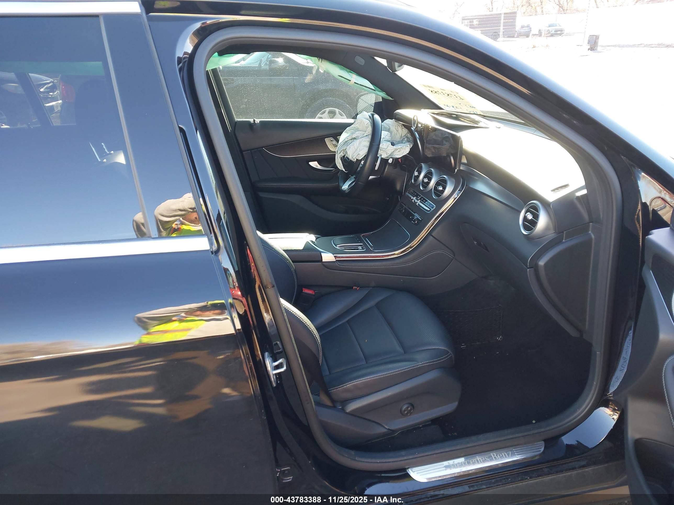 MERCEDES-BENZ GLC image 5
