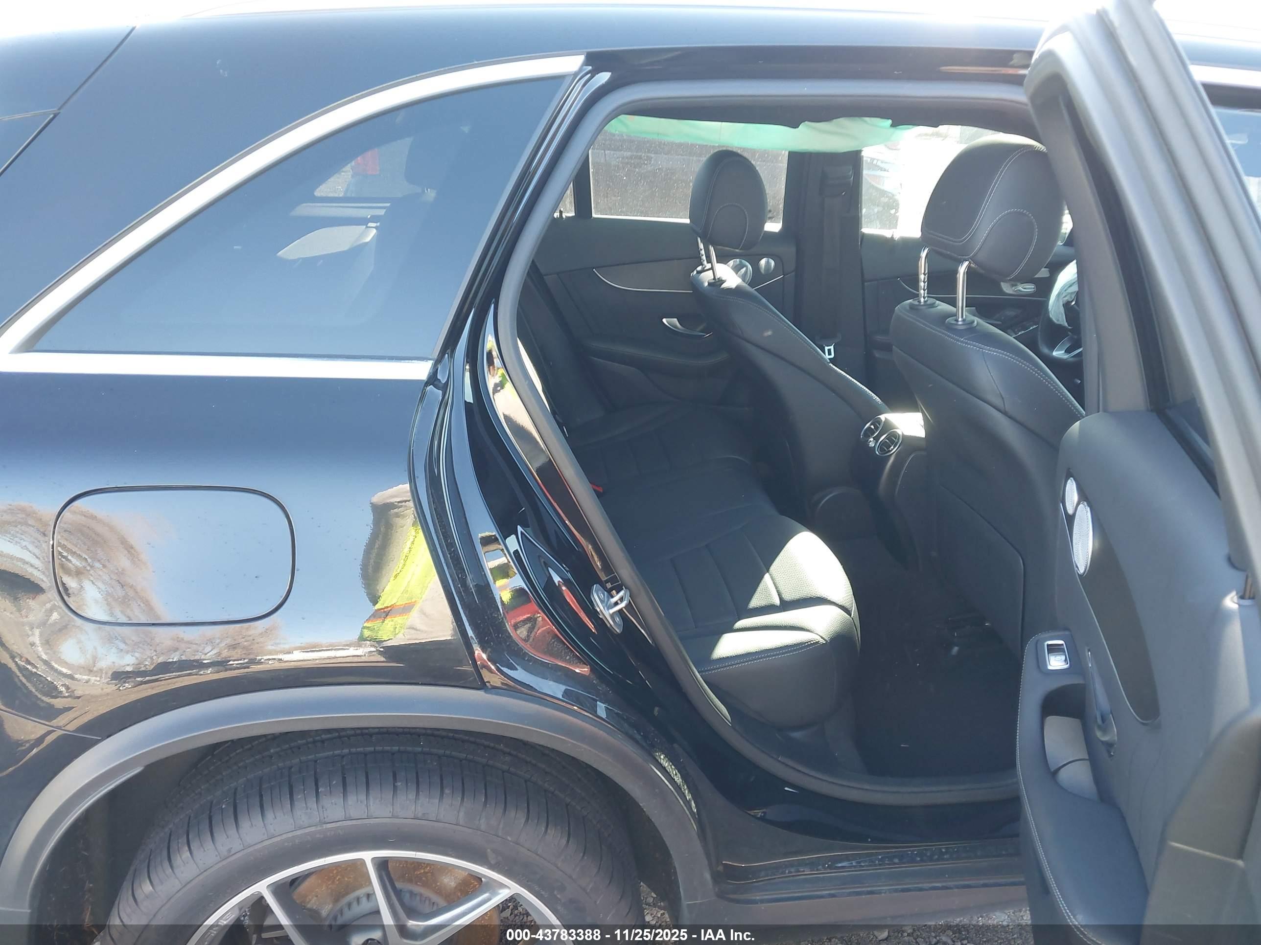 MERCEDES-BENZ GLC image 8