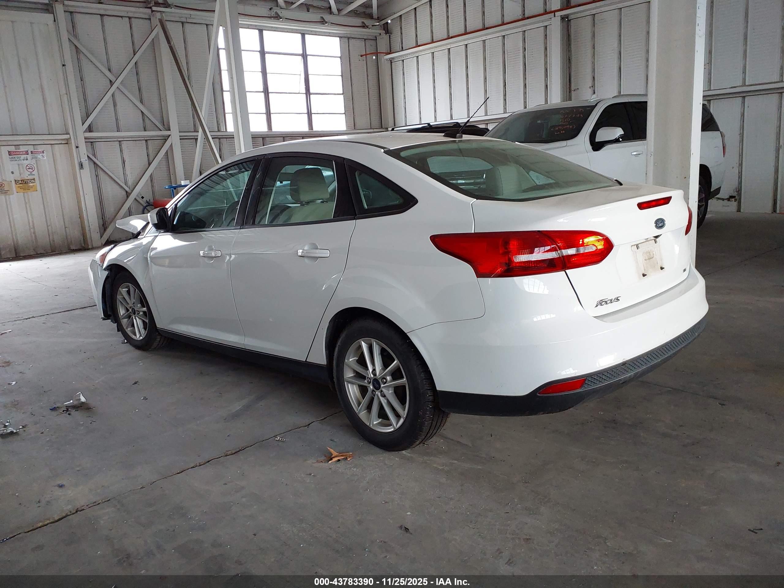FORD FOCUS image 3