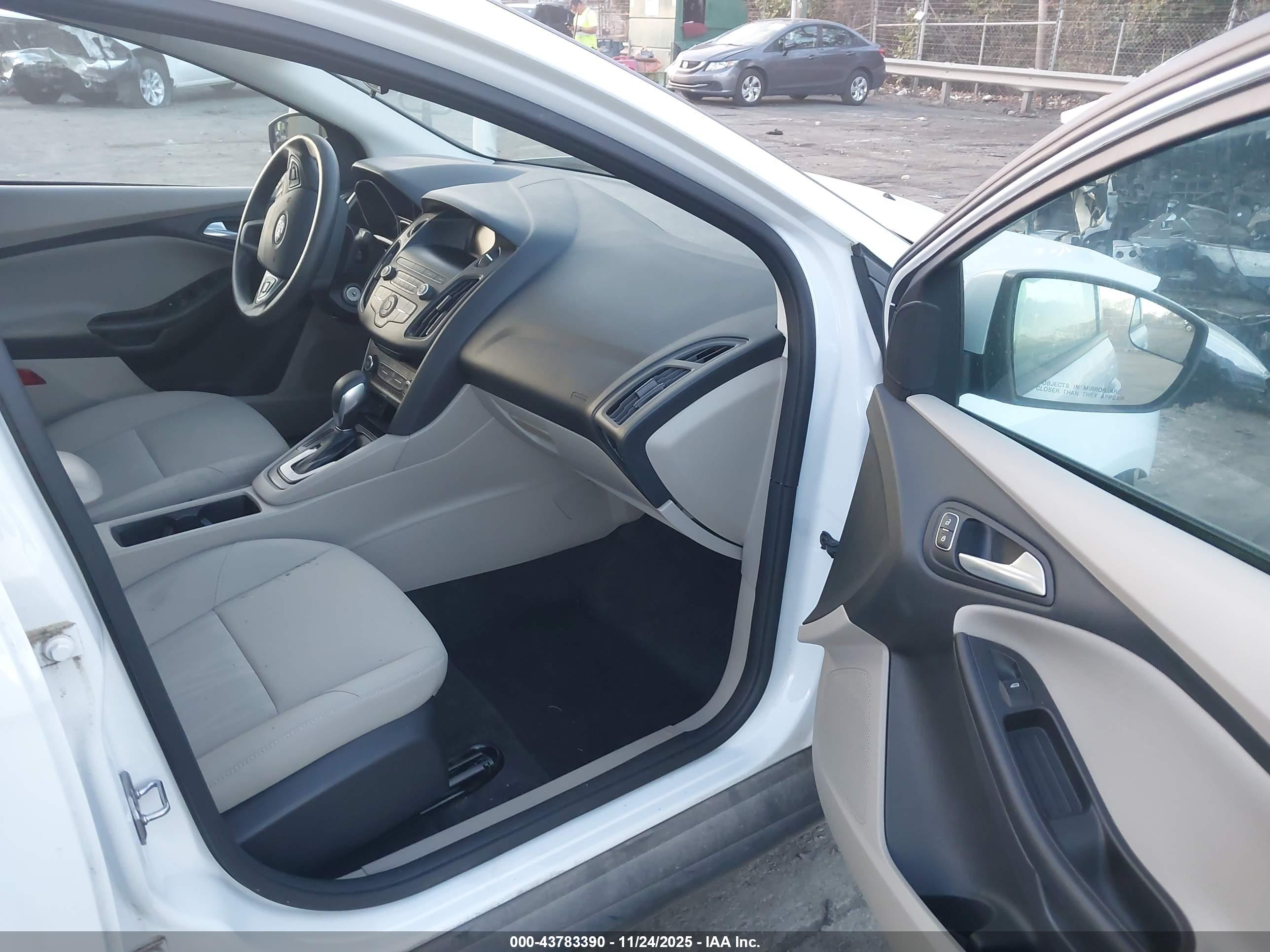 FORD FOCUS image 5
