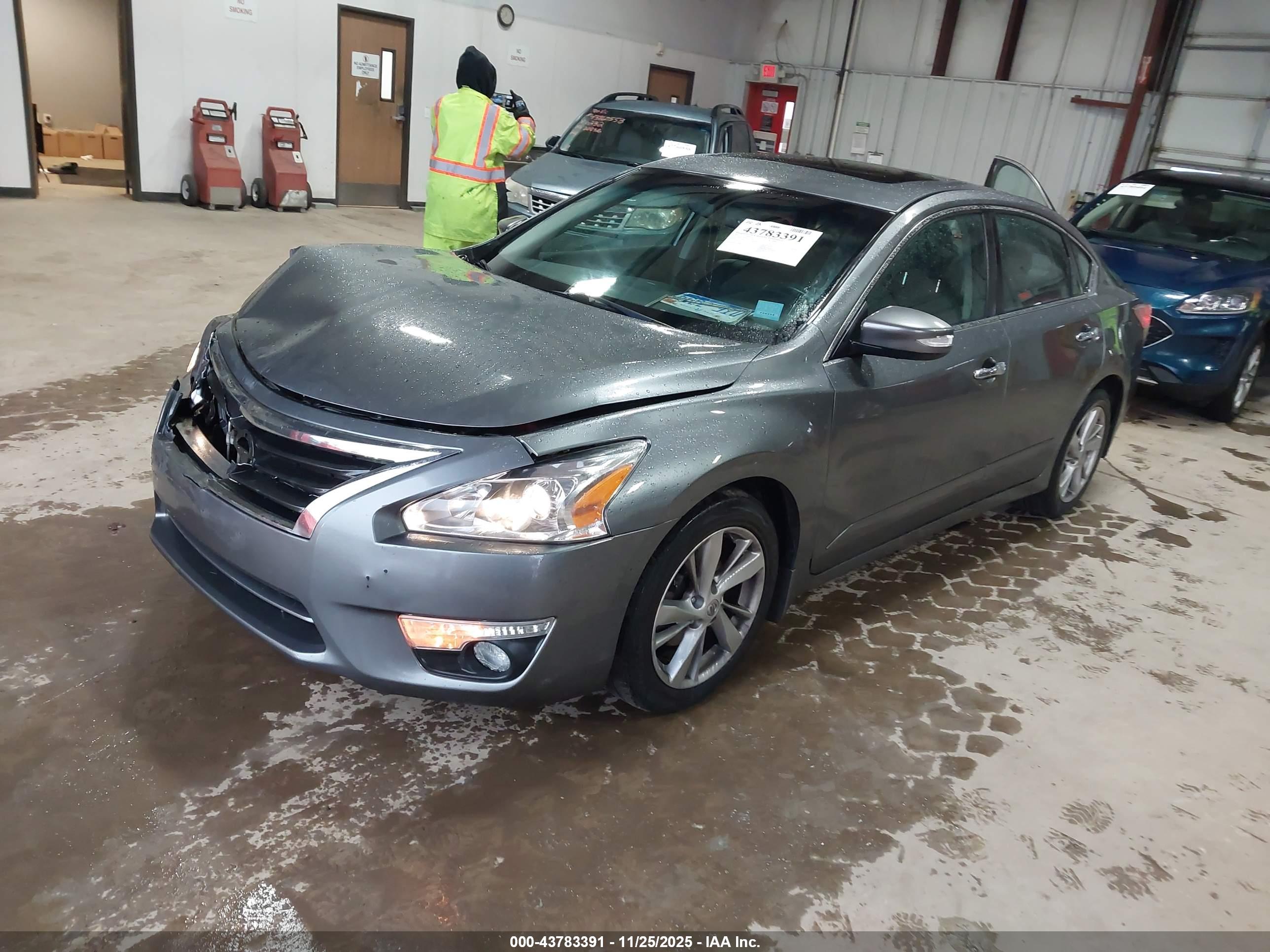 NISSAN ALTIMA image 2
