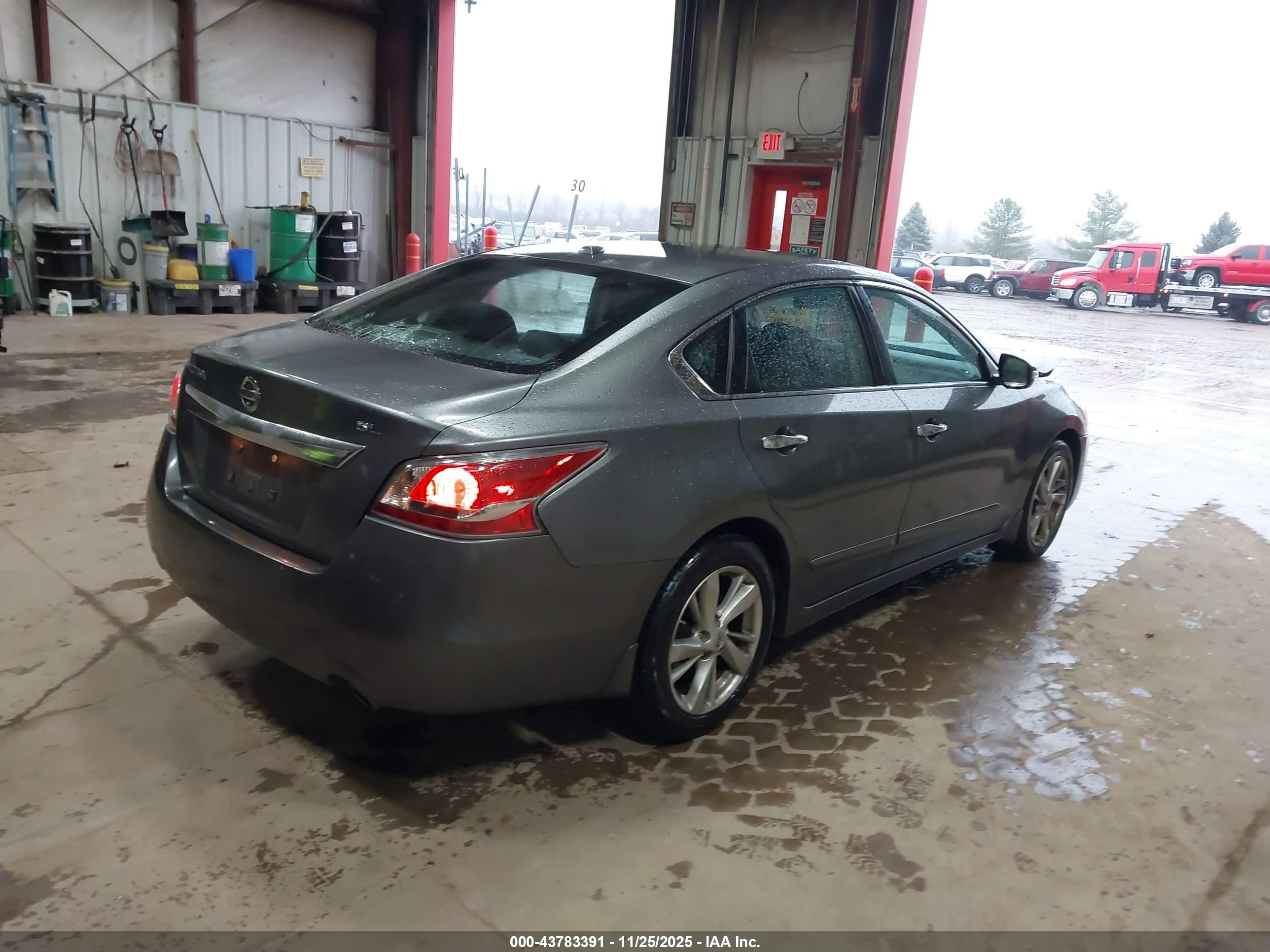 NISSAN ALTIMA image 4