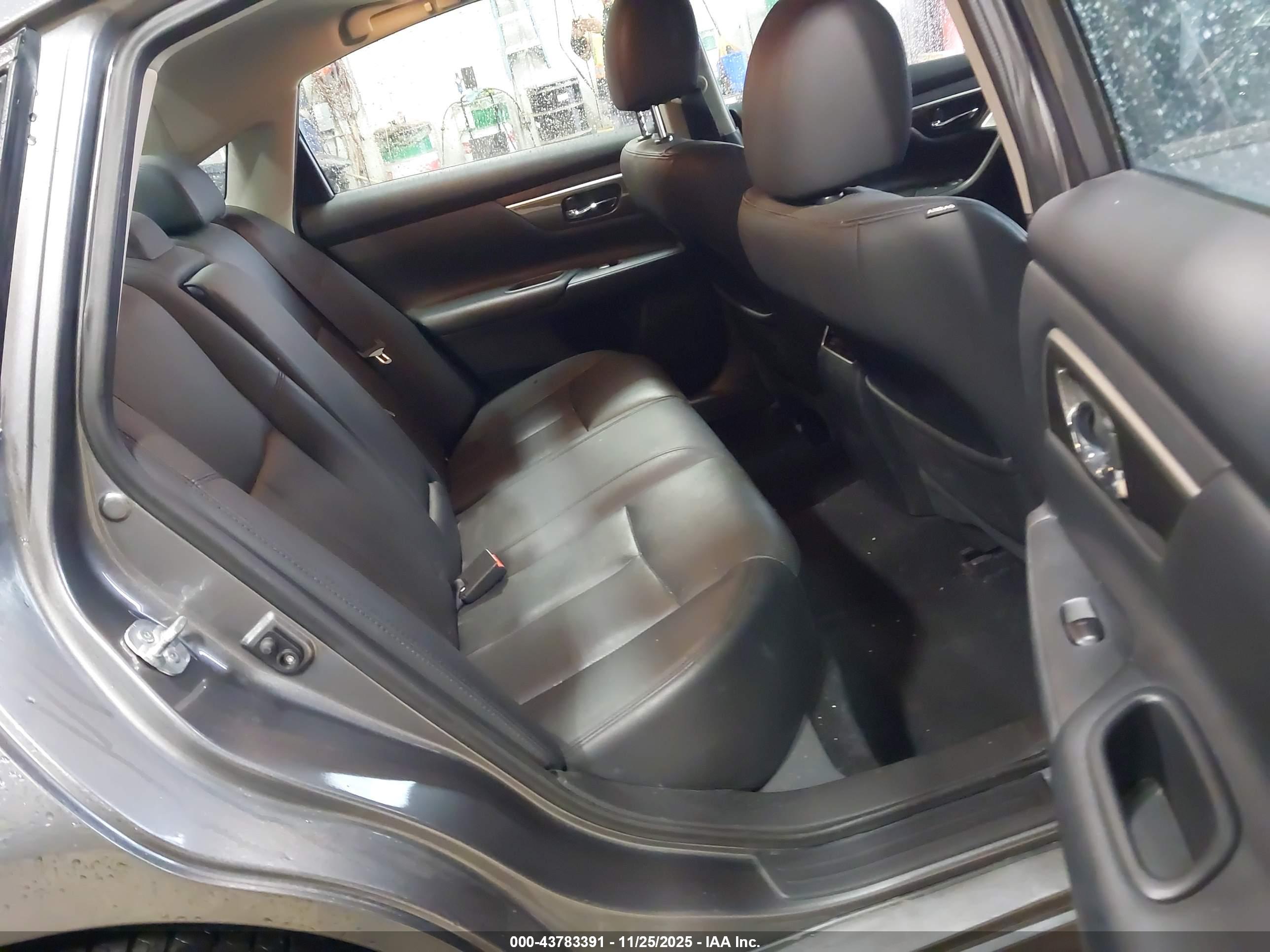NISSAN ALTIMA image 8