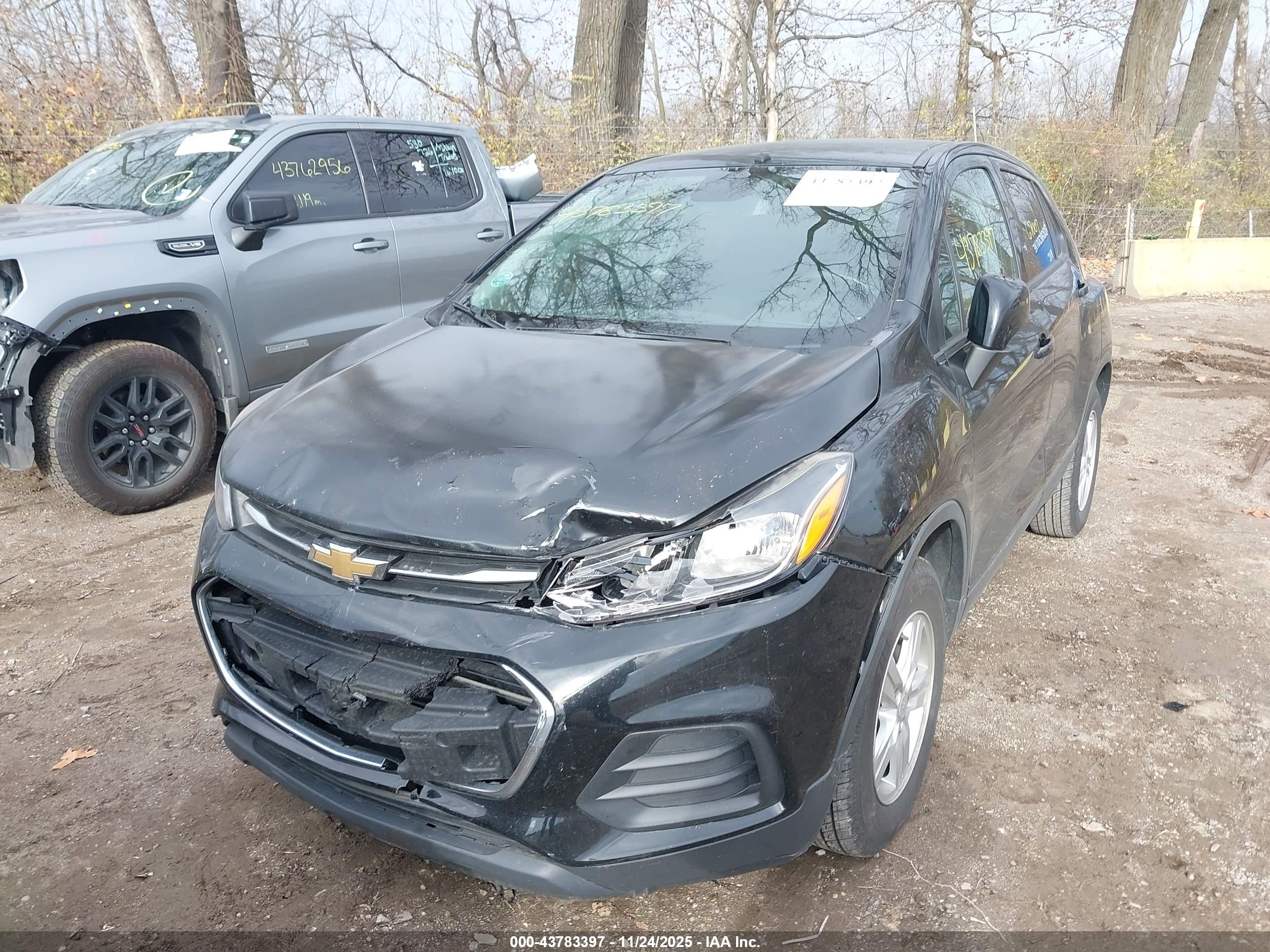 CHEVROLET TRAX image 2