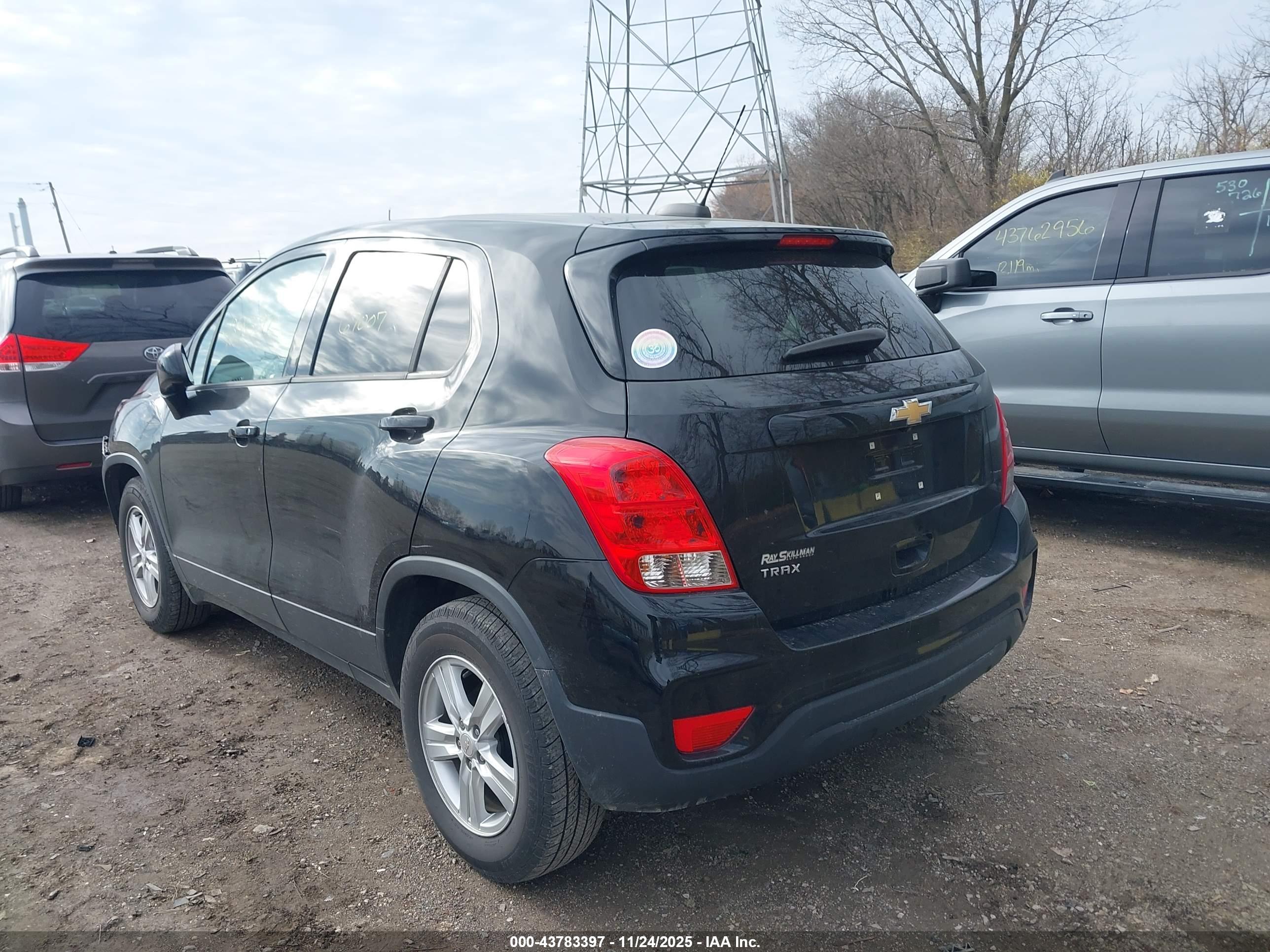 CHEVROLET TRAX image 3