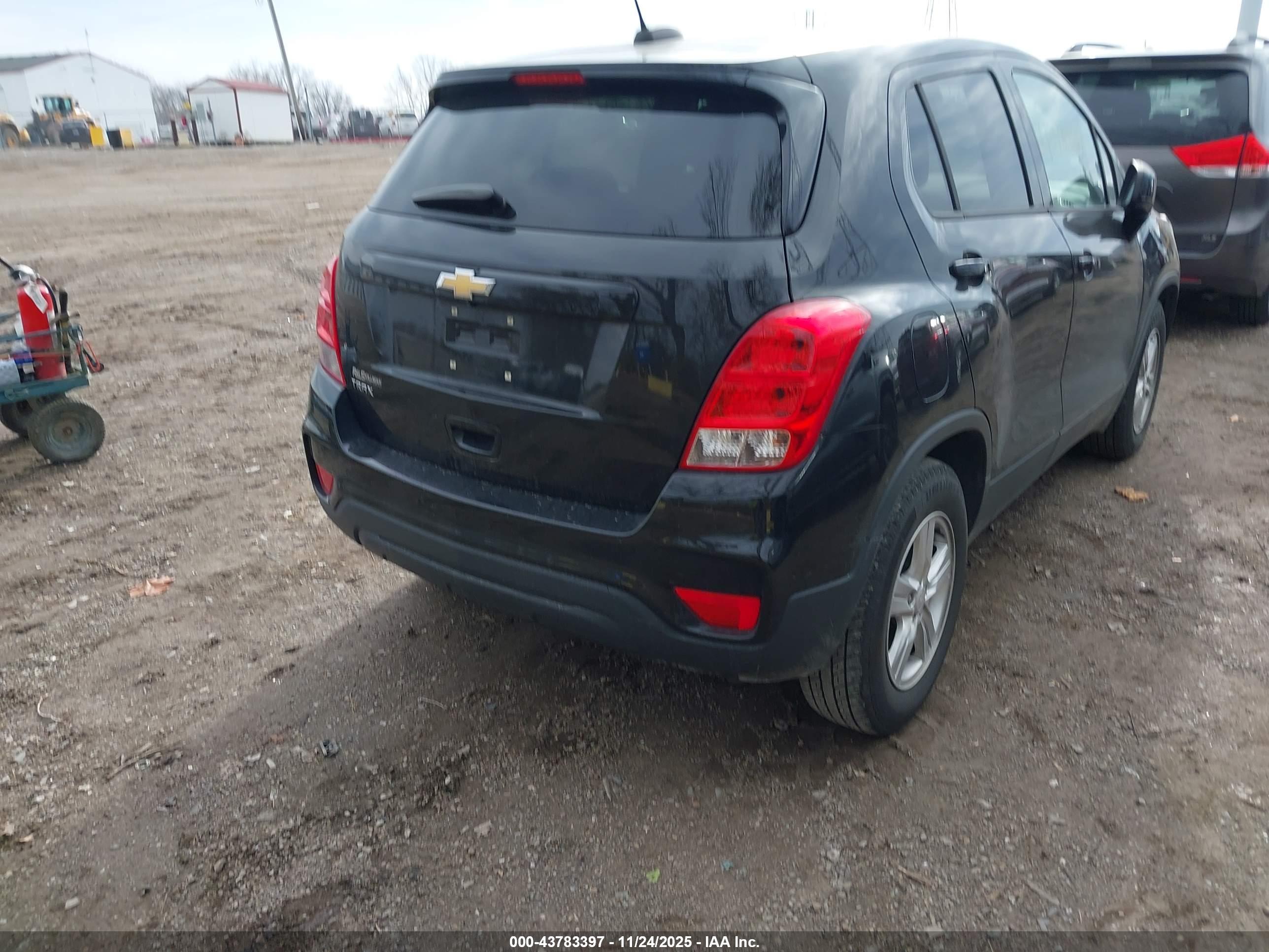 CHEVROLET TRAX image 4