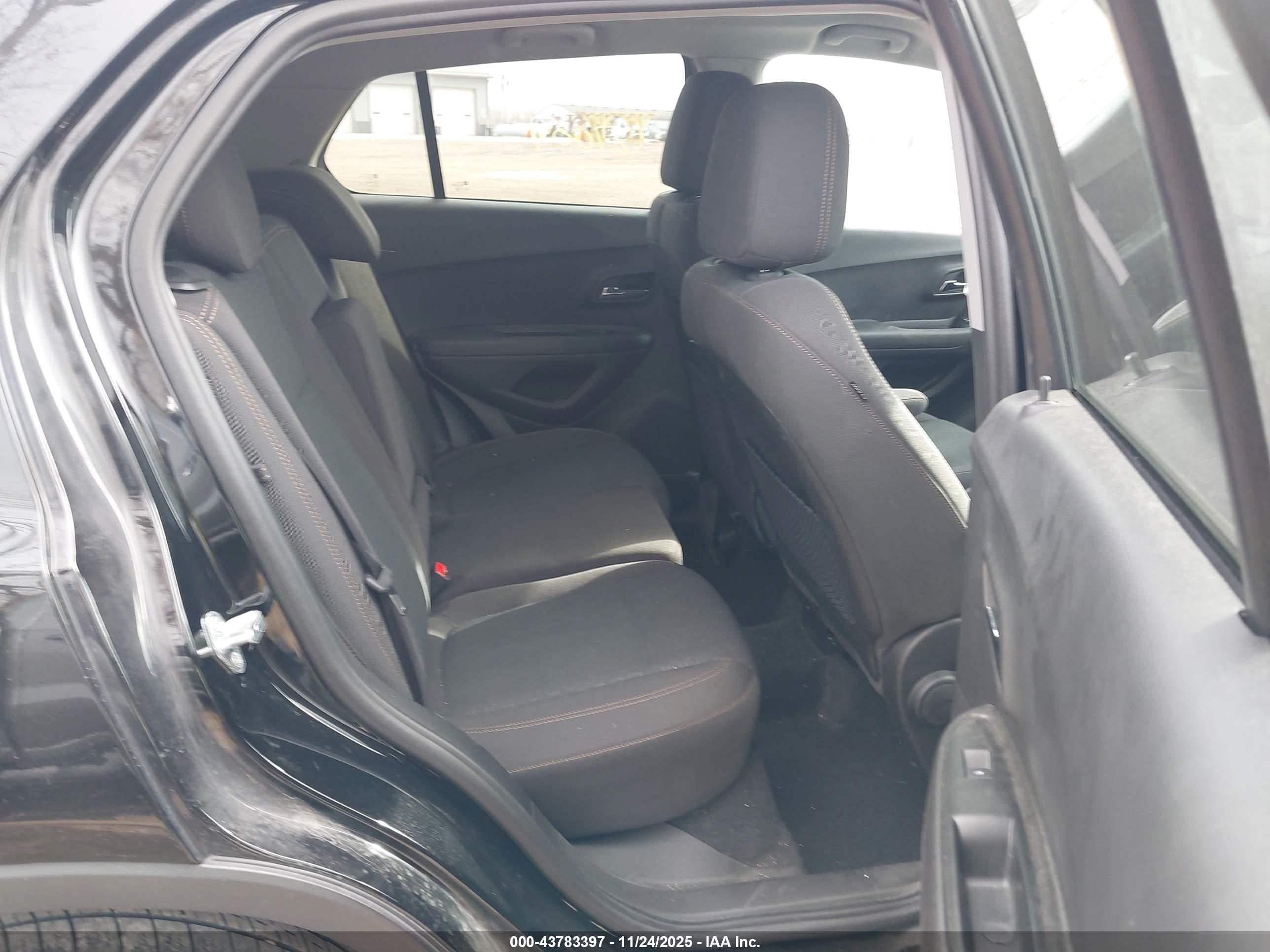 CHEVROLET TRAX image 8