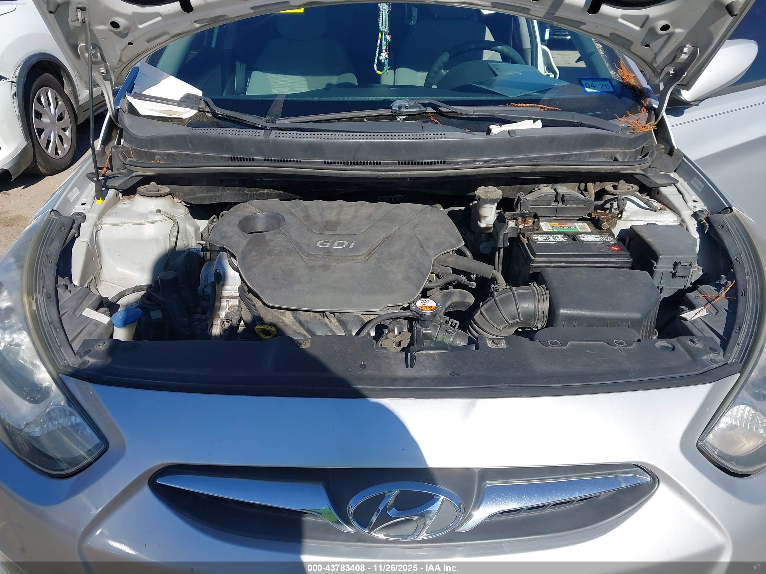 HYUNDAI ACCENT image 10