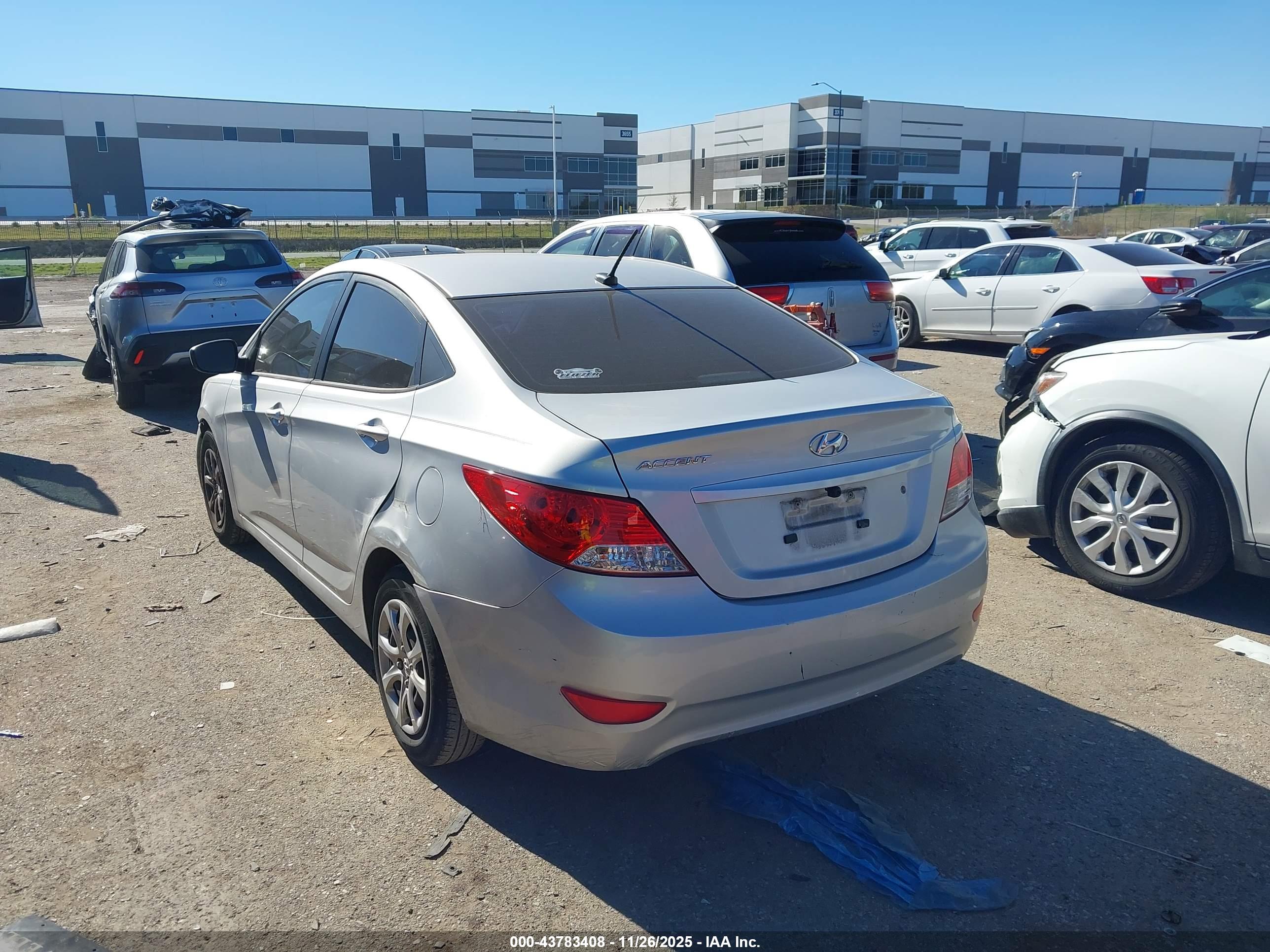 HYUNDAI ACCENT image 3