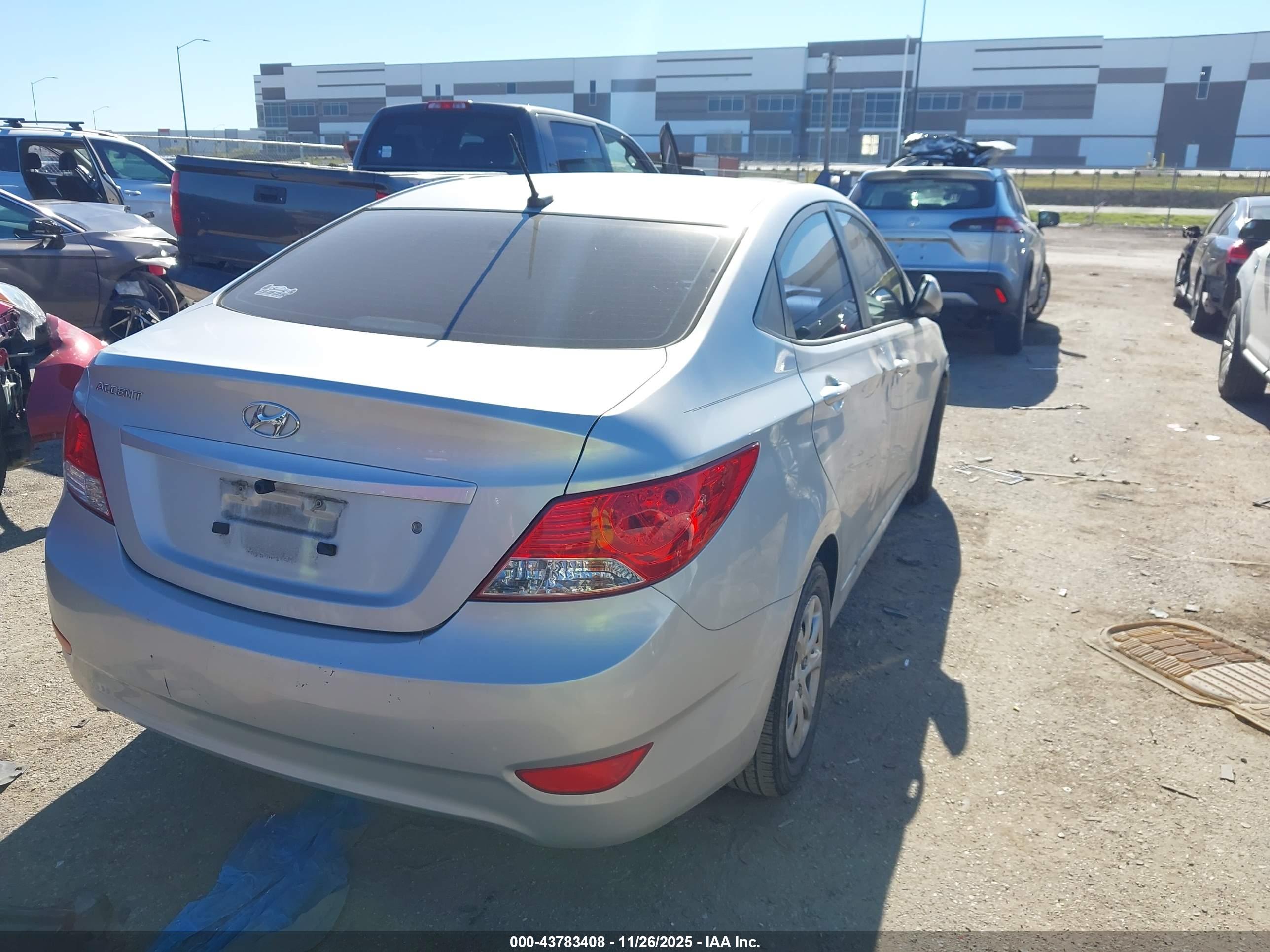 HYUNDAI ACCENT image 4