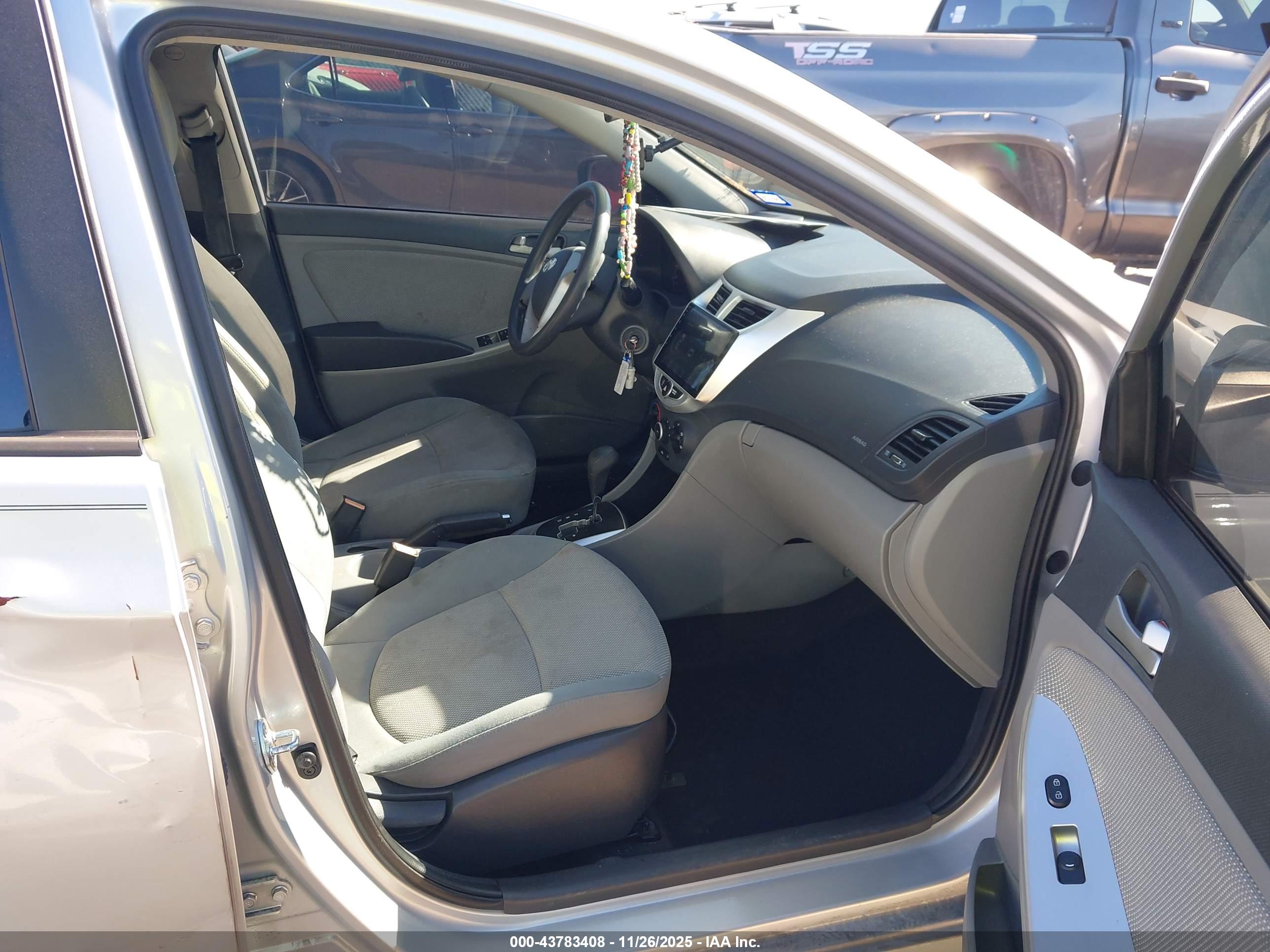 HYUNDAI ACCENT image 5