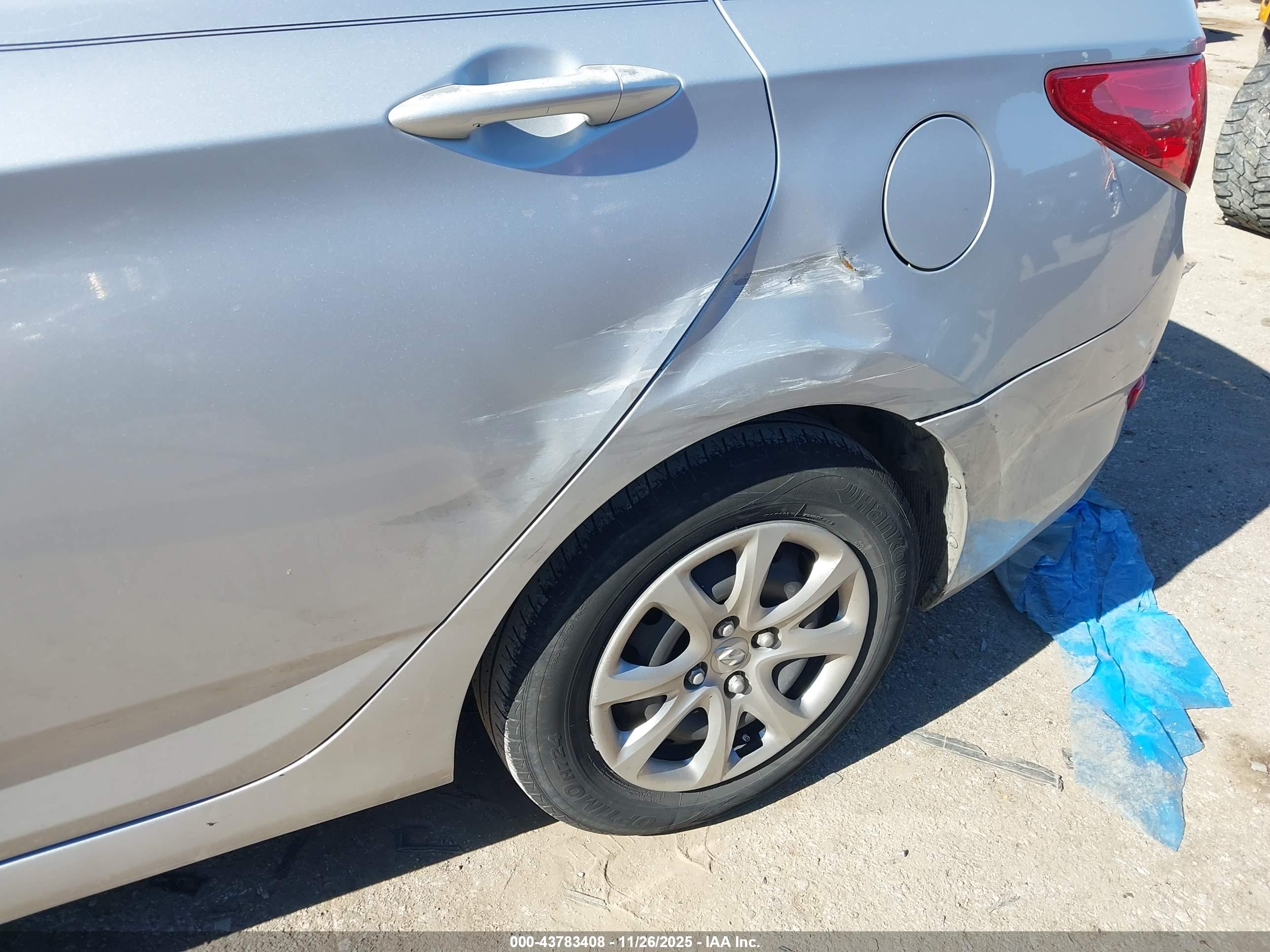 HYUNDAI ACCENT image 6